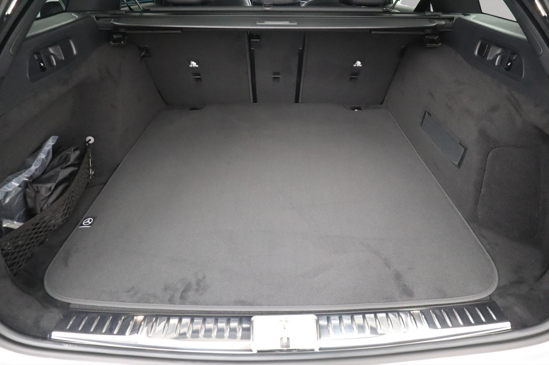 MERCEDES-BENZ E 220 d AMG Line 4Matic T-Modell-image-5