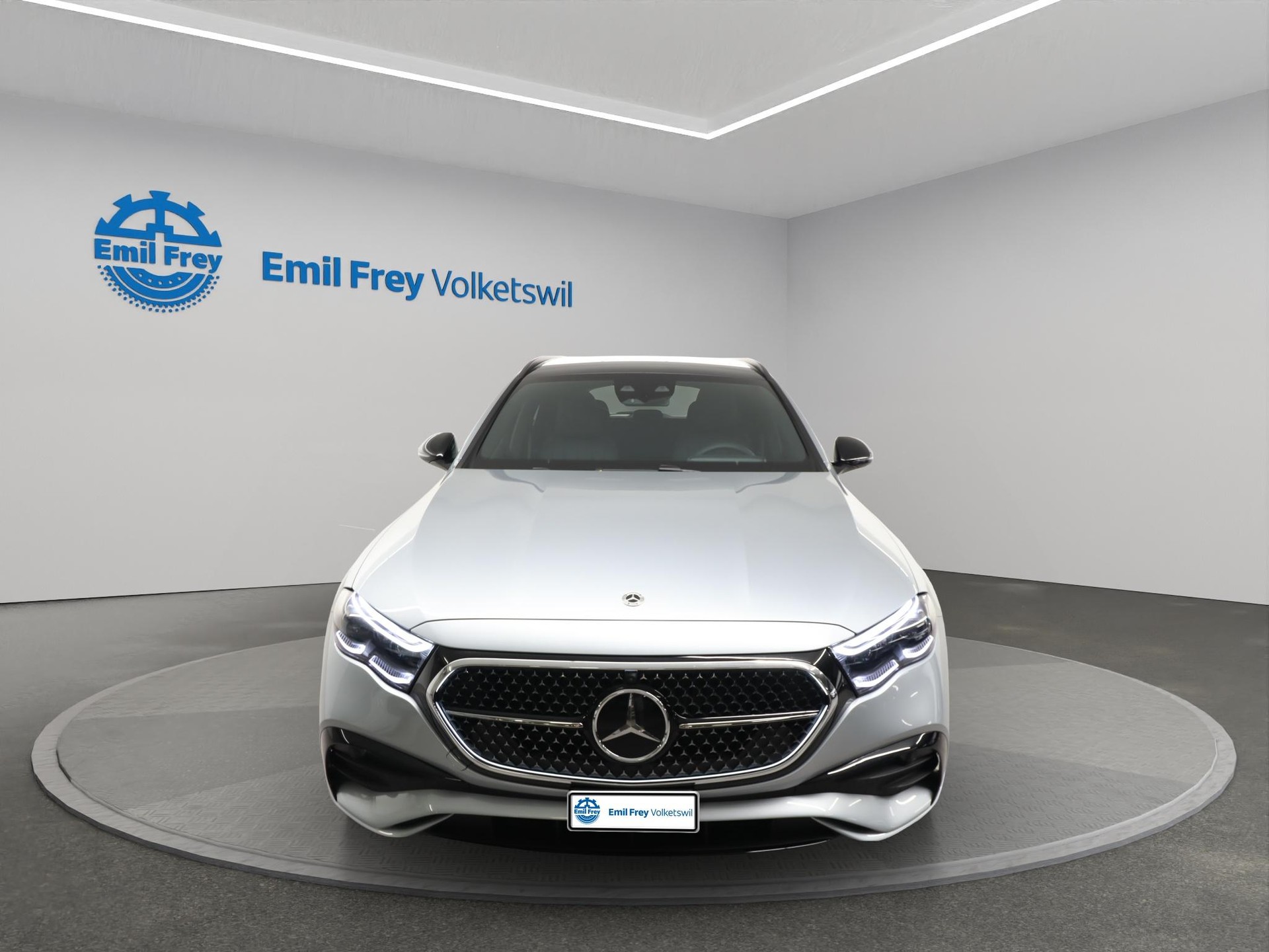 MERCEDES-BENZ E 220 d AMG Line 4Matic T-Modell-image-3