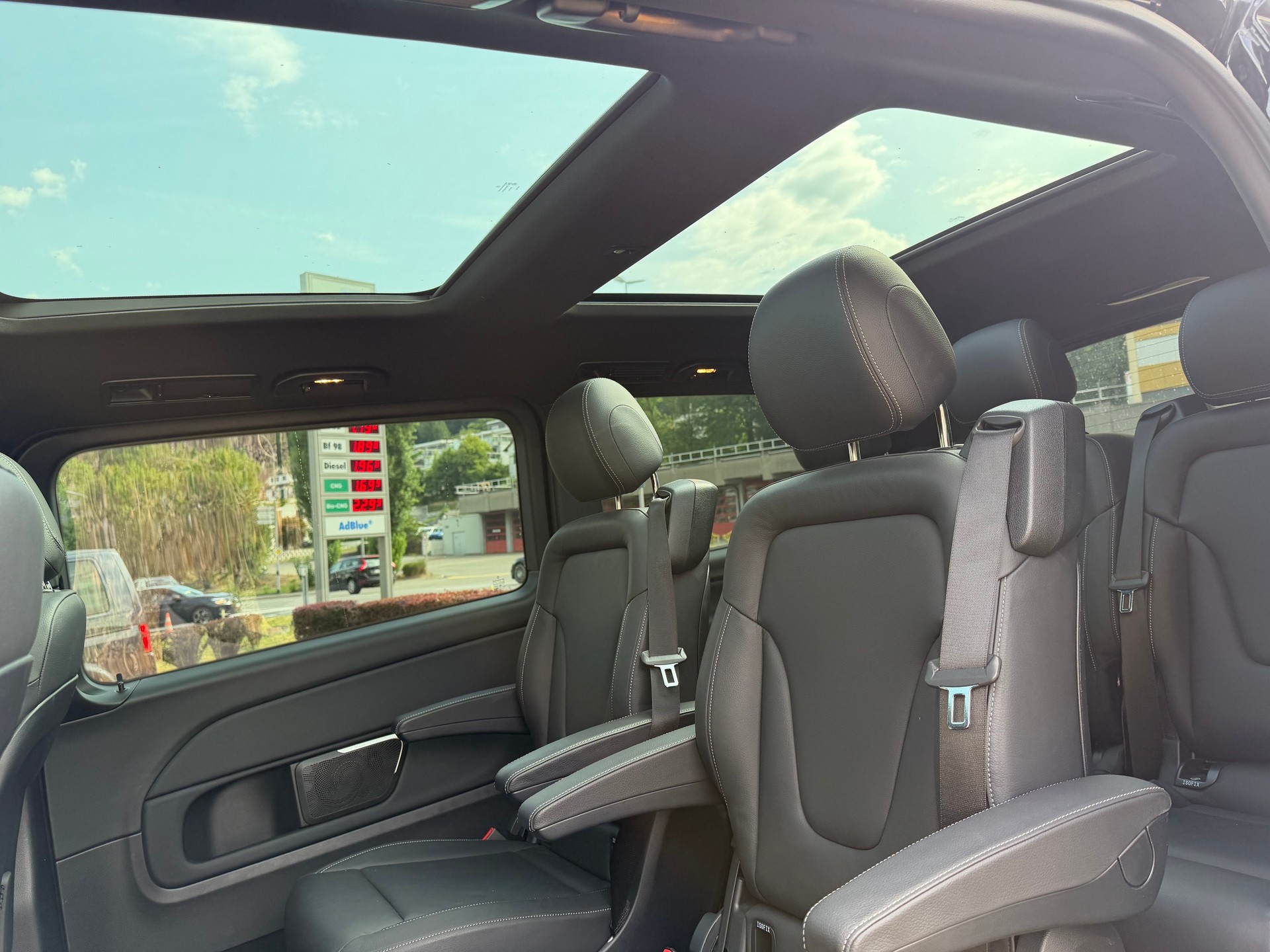 MERCEDES-BENZ V 300 d lang Avantgarde 4Matic 9G-Tronic-image-10