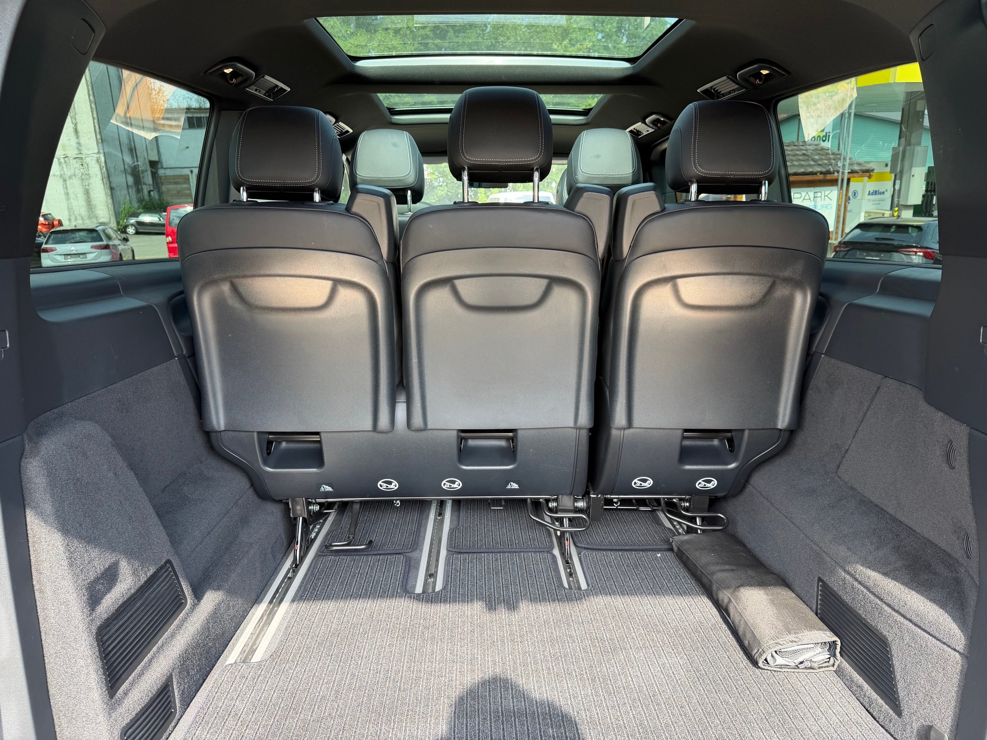 MERCEDES-BENZ V 300 d lang Avantgarde 4Matic 9G-Tronic-image-15