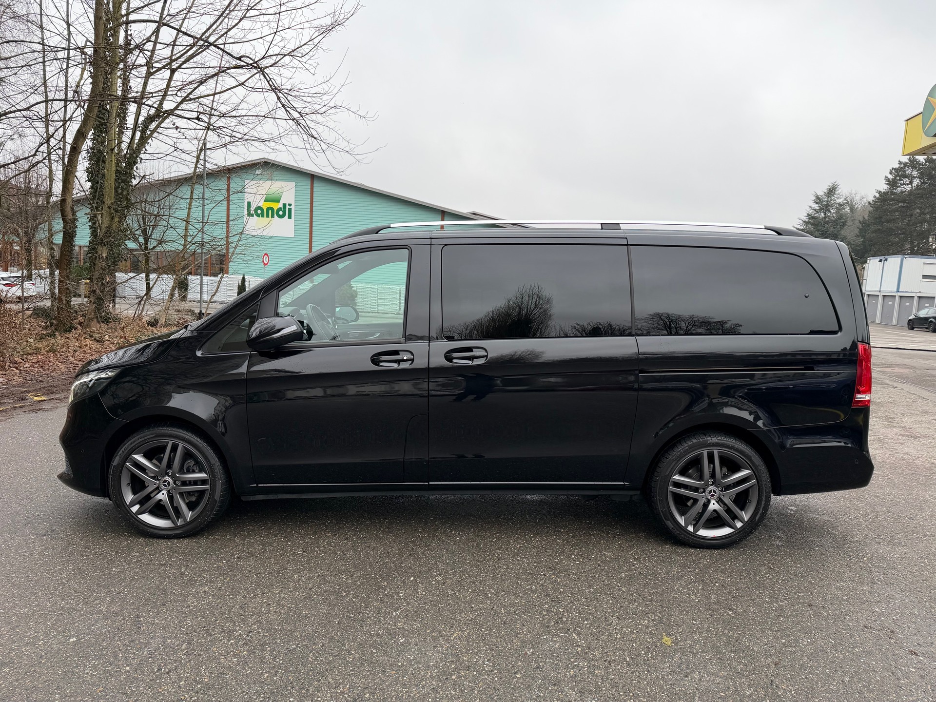 MERCEDES-BENZ V 300 d lang Avantgarde 4Matic 9G-Tronic-showroom-element-1