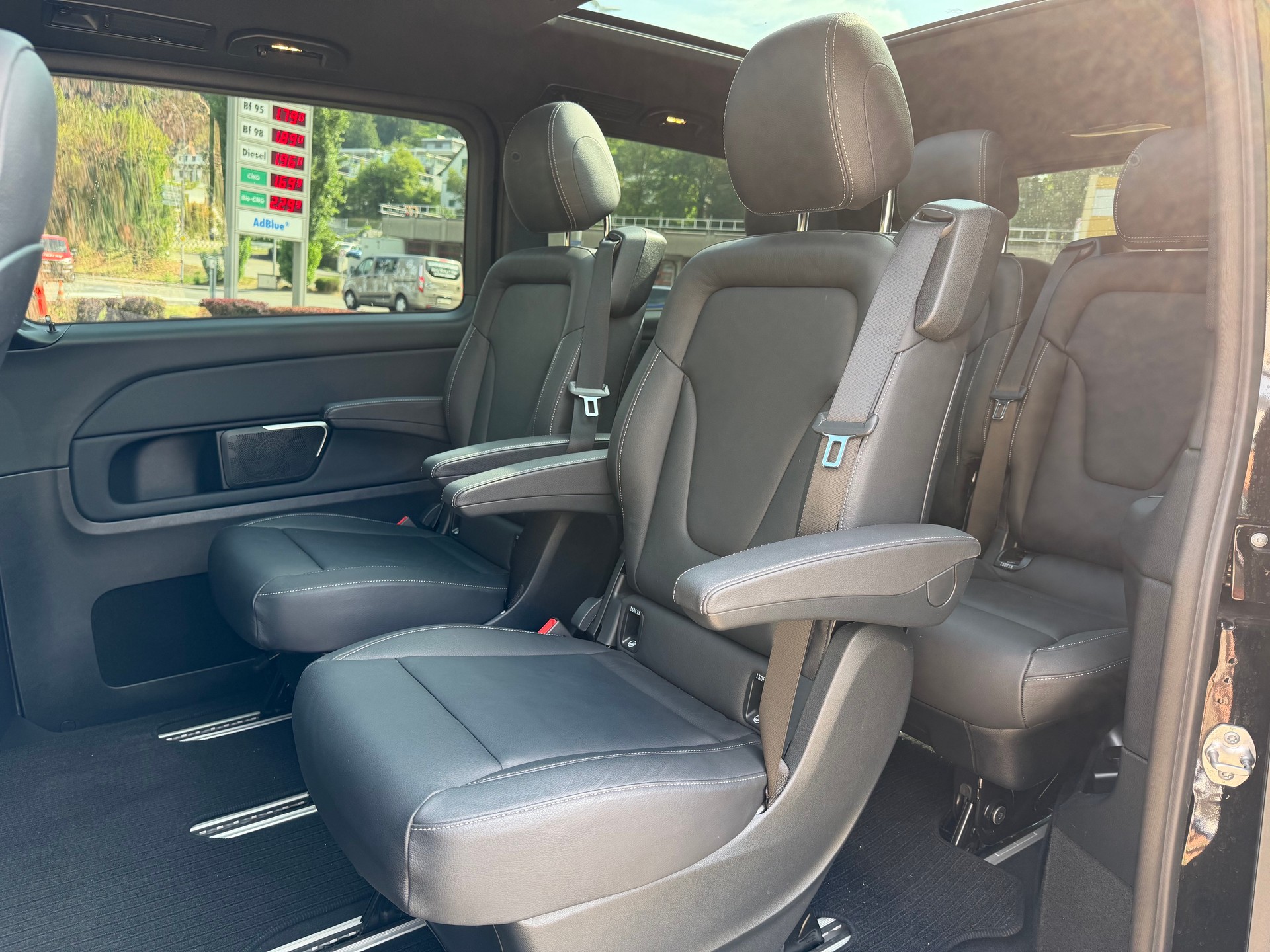 MERCEDES-BENZ V 300 d lang Avantgarde 4Matic 9G-Tronic-image-11