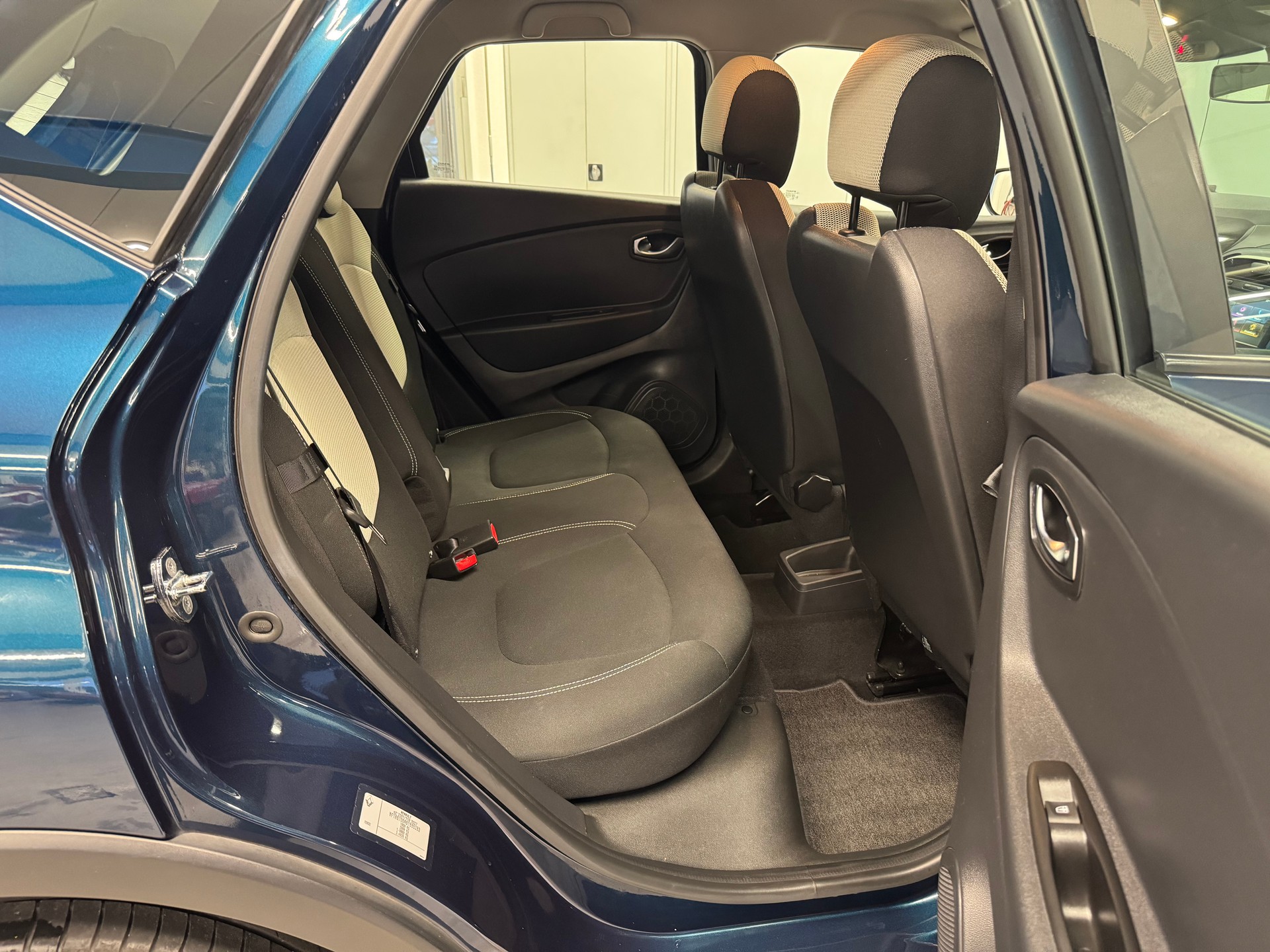 RENAULT Captur 0.9 12V Intens-image-11