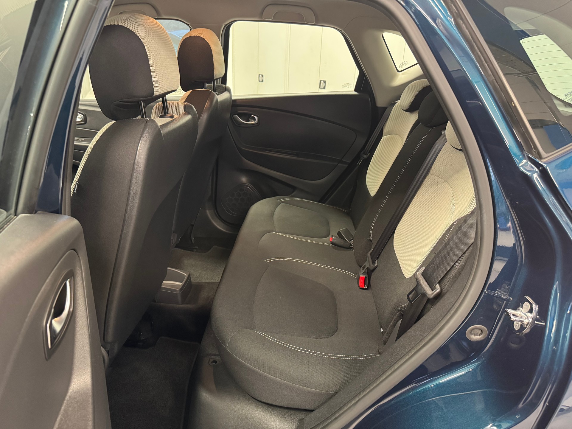 RENAULT Captur 0.9 12V Intens-image-12