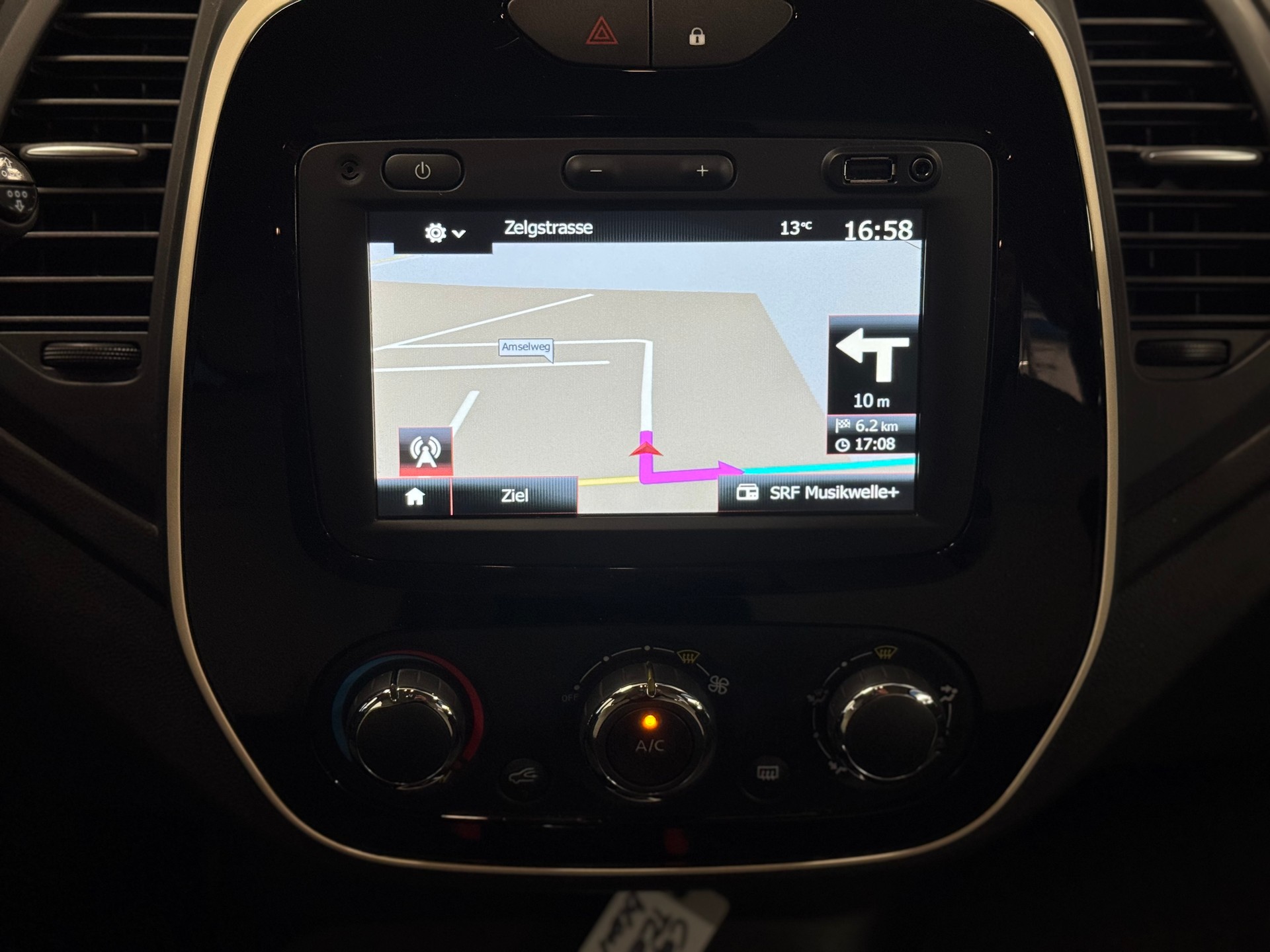RENAULT Captur 0.9 12V Intens-image-9
