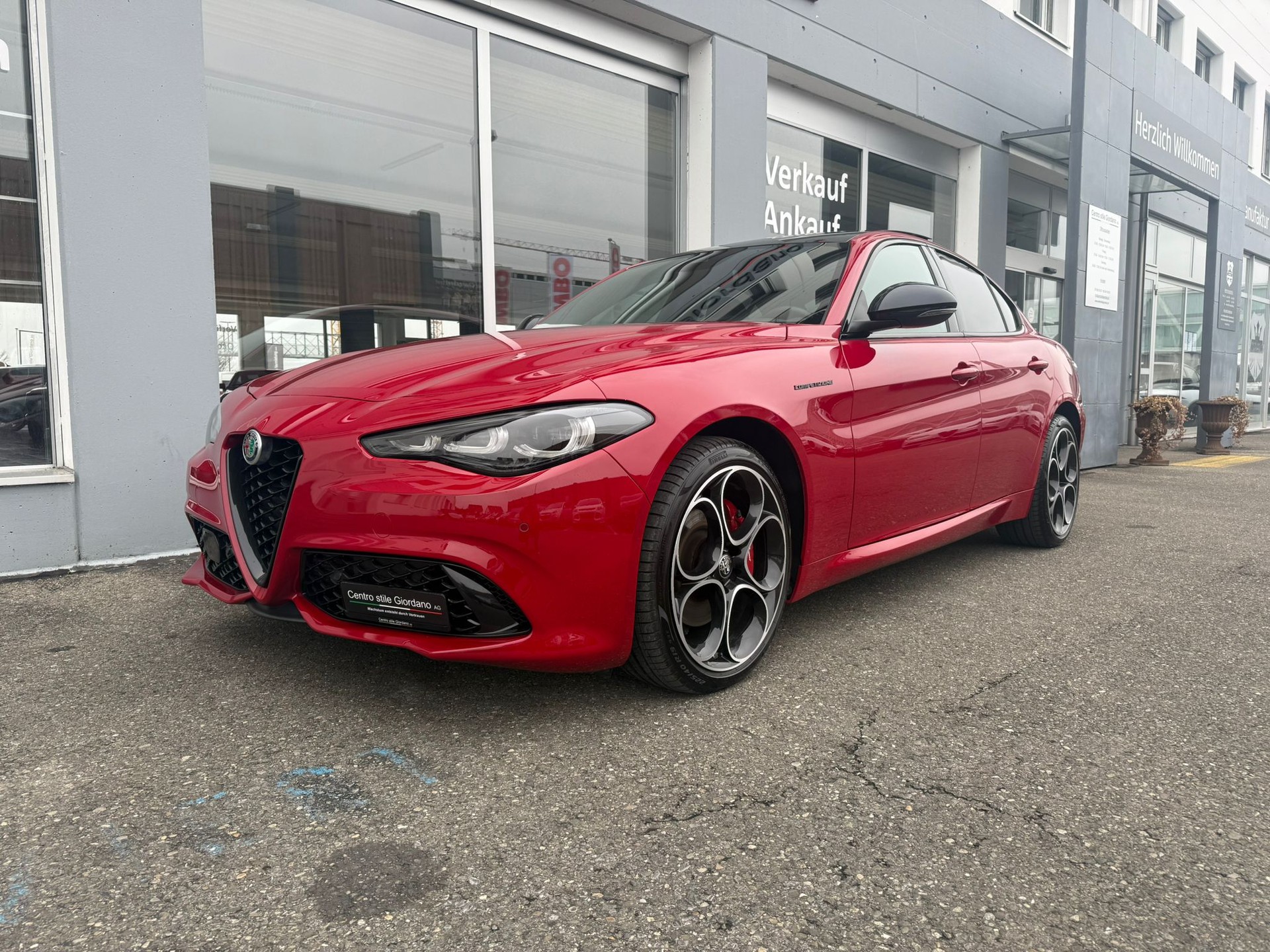 ALFA ROMEO Giulia 2.0 Competizione Pack Sky 280PS Q4 AT8 MY23/24-showroom-element-3