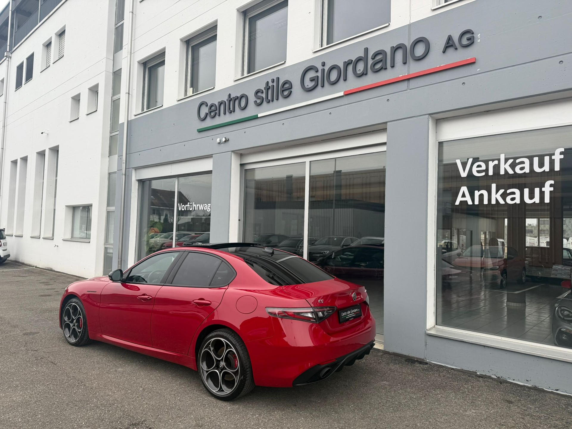 ALFA ROMEO Giulia 2.0 Competizione Pack Sky 280PS Q4 AT8 MY23/24-showroom-element-2