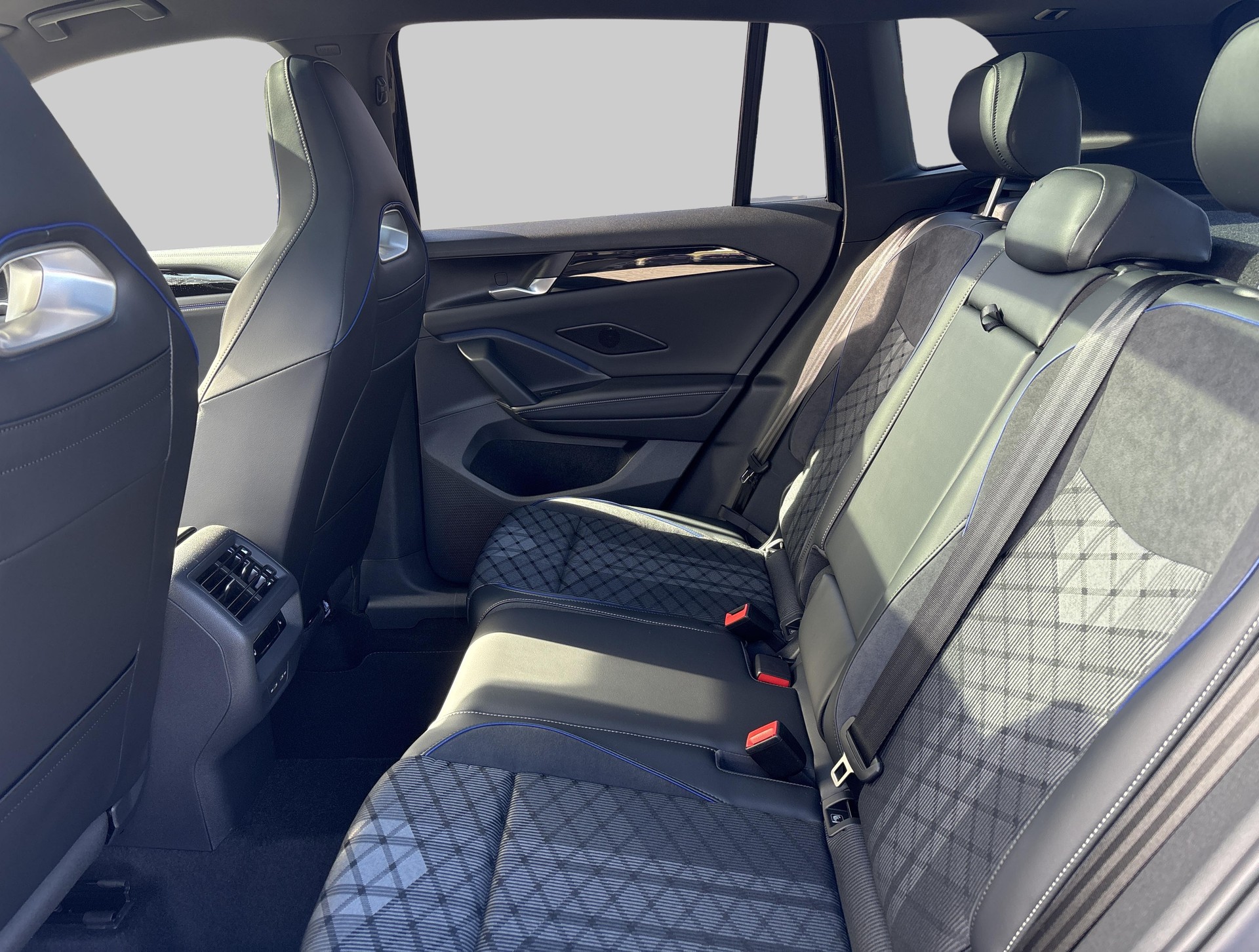 VW Tiguan 2.0 TSI DSG R-Line 4Motion-image-8