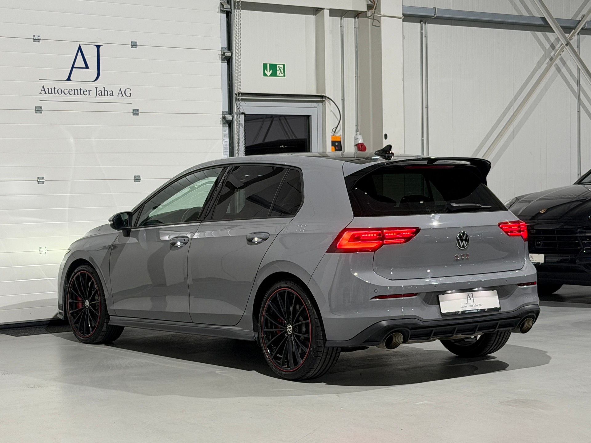VW Golf 2.0 TSI GTI Clubsport DSG EDITION 45 / Akrapovic-image-22