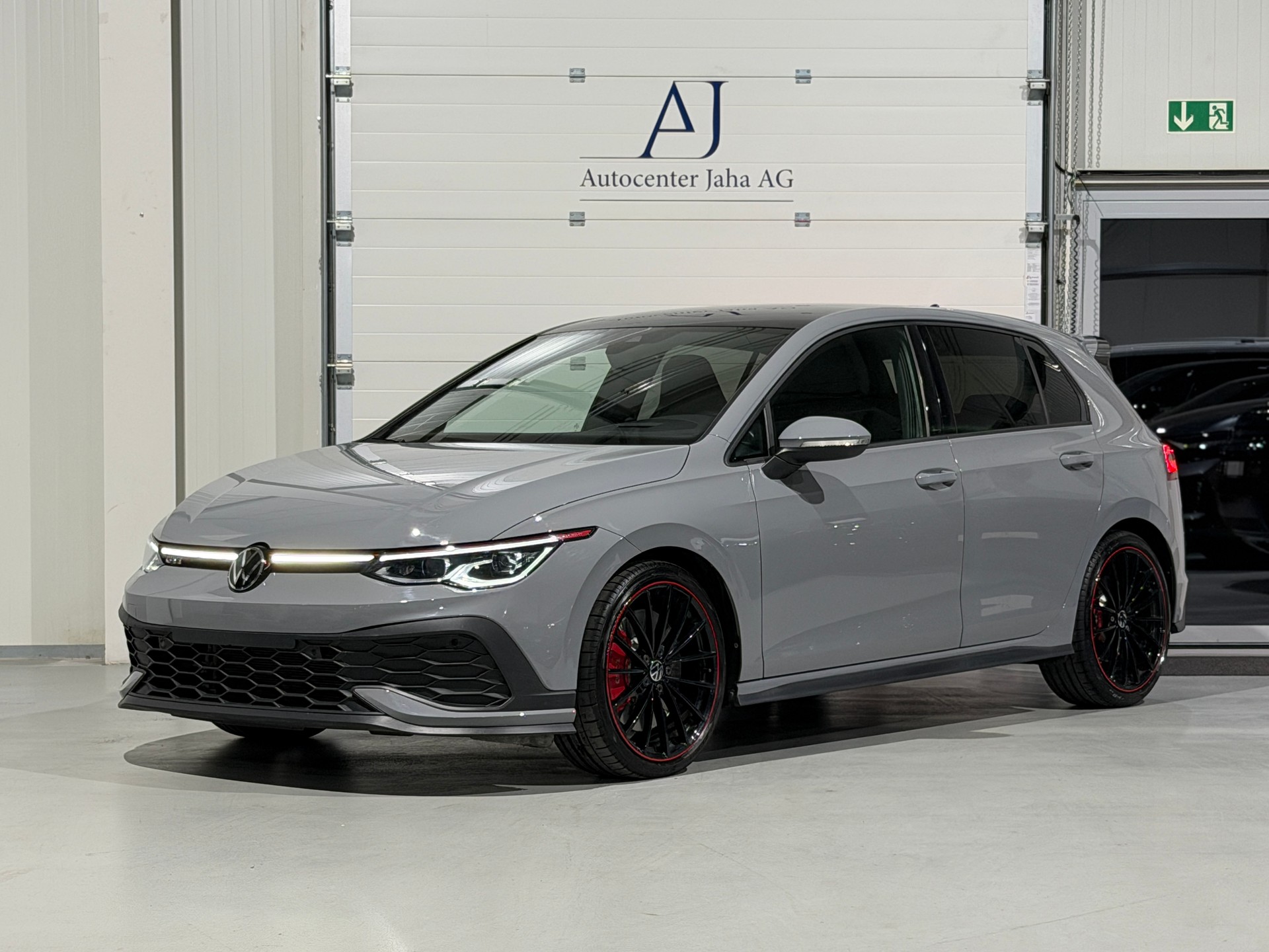 VW Golf 2.0 TSI GTI Clubsport DSG EDITION 45 / Akrapovic-image-2