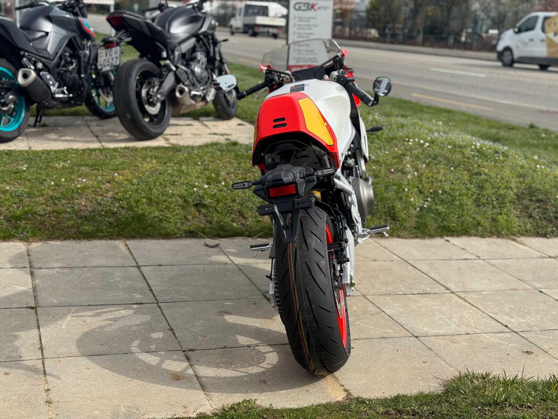 YAMAHA XSR 900 GP-showroom-element-2