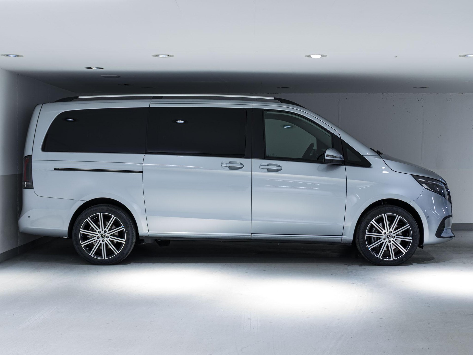 MERCEDES-BENZ V 250 d 4MATIC TREND L-image-1