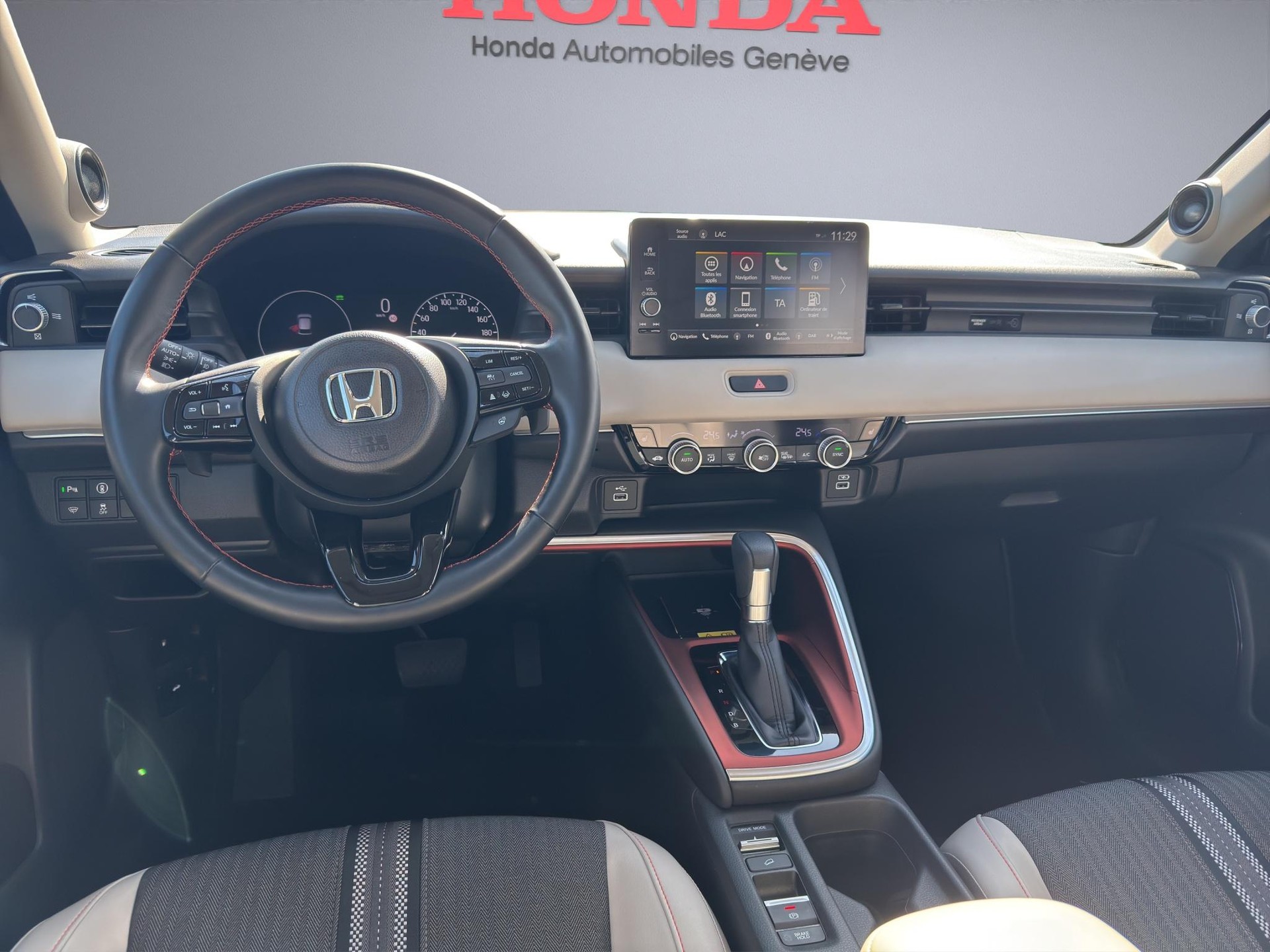 HONDA HR-V 1.5 i-MMD Advance Style-image-8