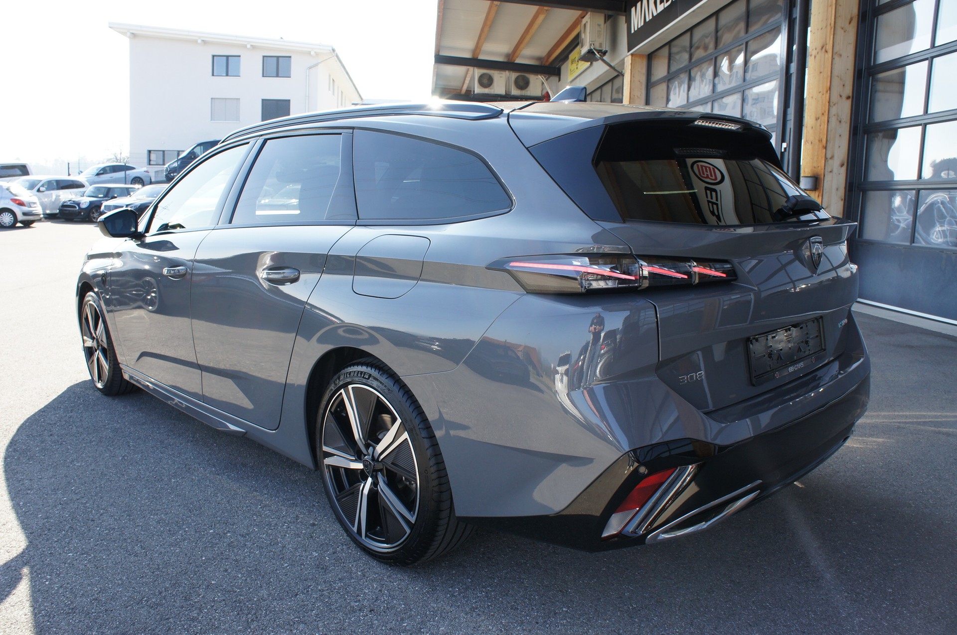 PEUGEOT 308 SW 1.6 PHEV 180 GT-image-2
