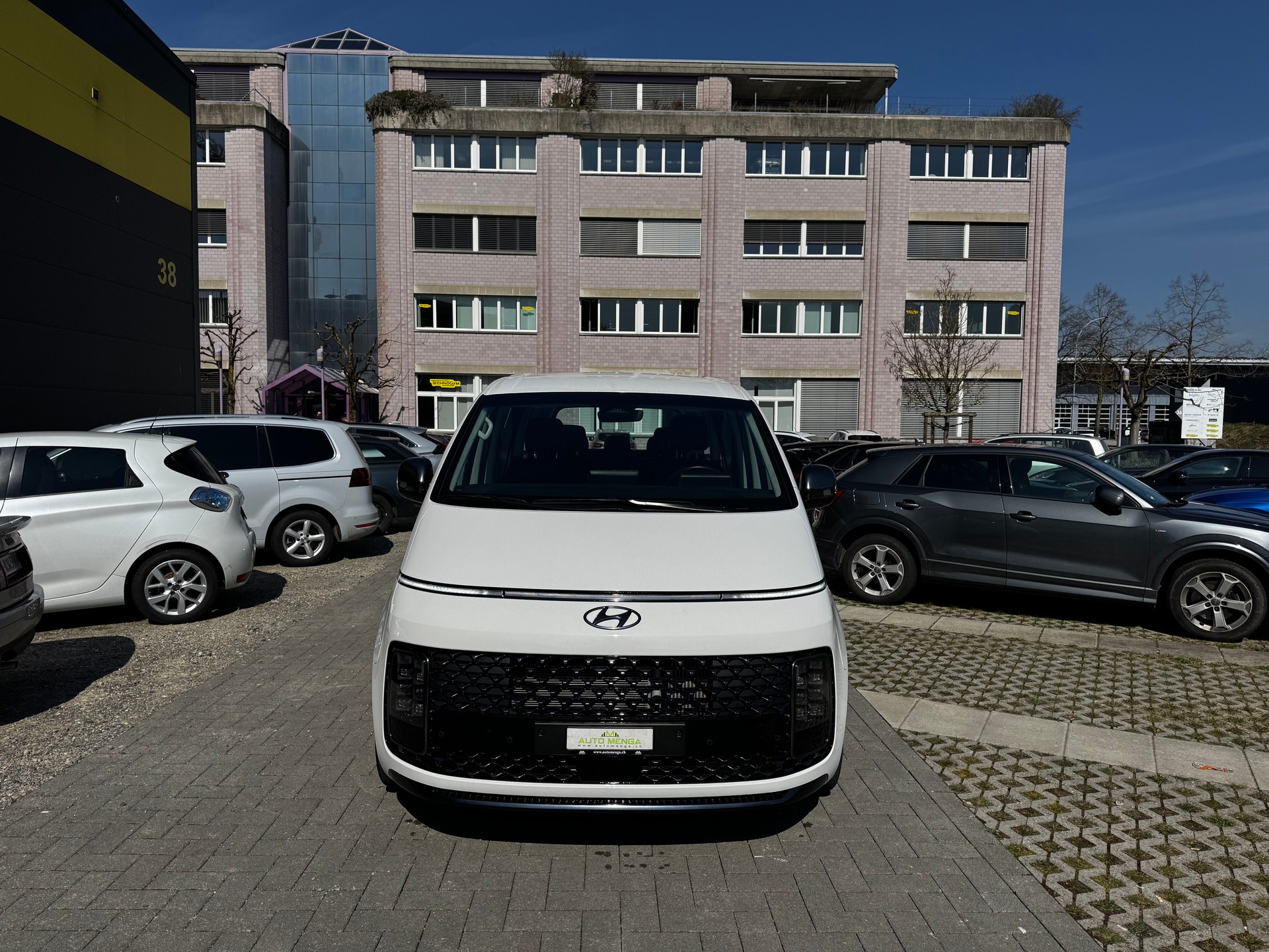 HYUNDAI Staria Premium 2.2 CRDi Amplia A-image-1