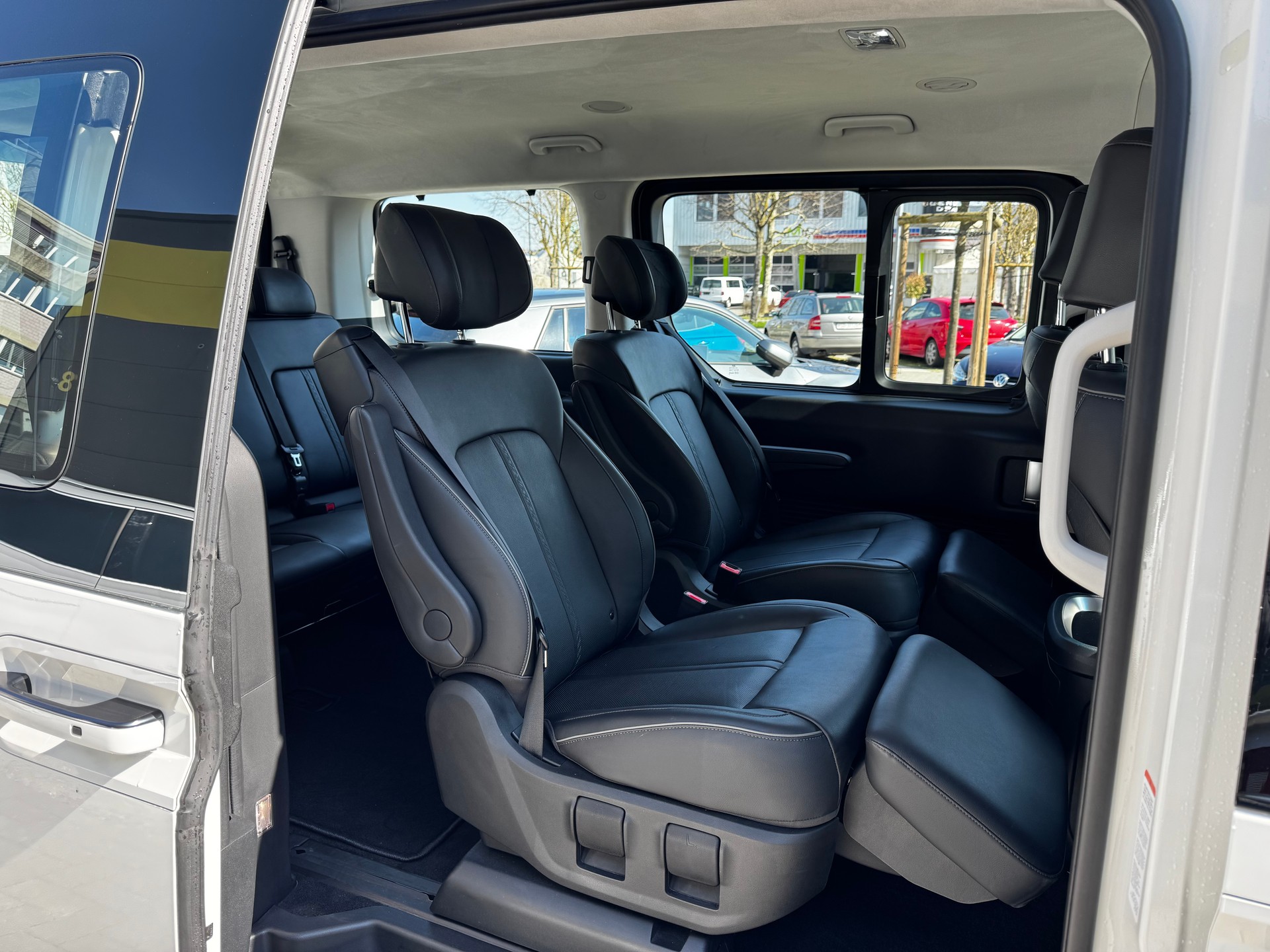 HYUNDAI Staria Premium 2.2 CRDi Amplia A-image-11