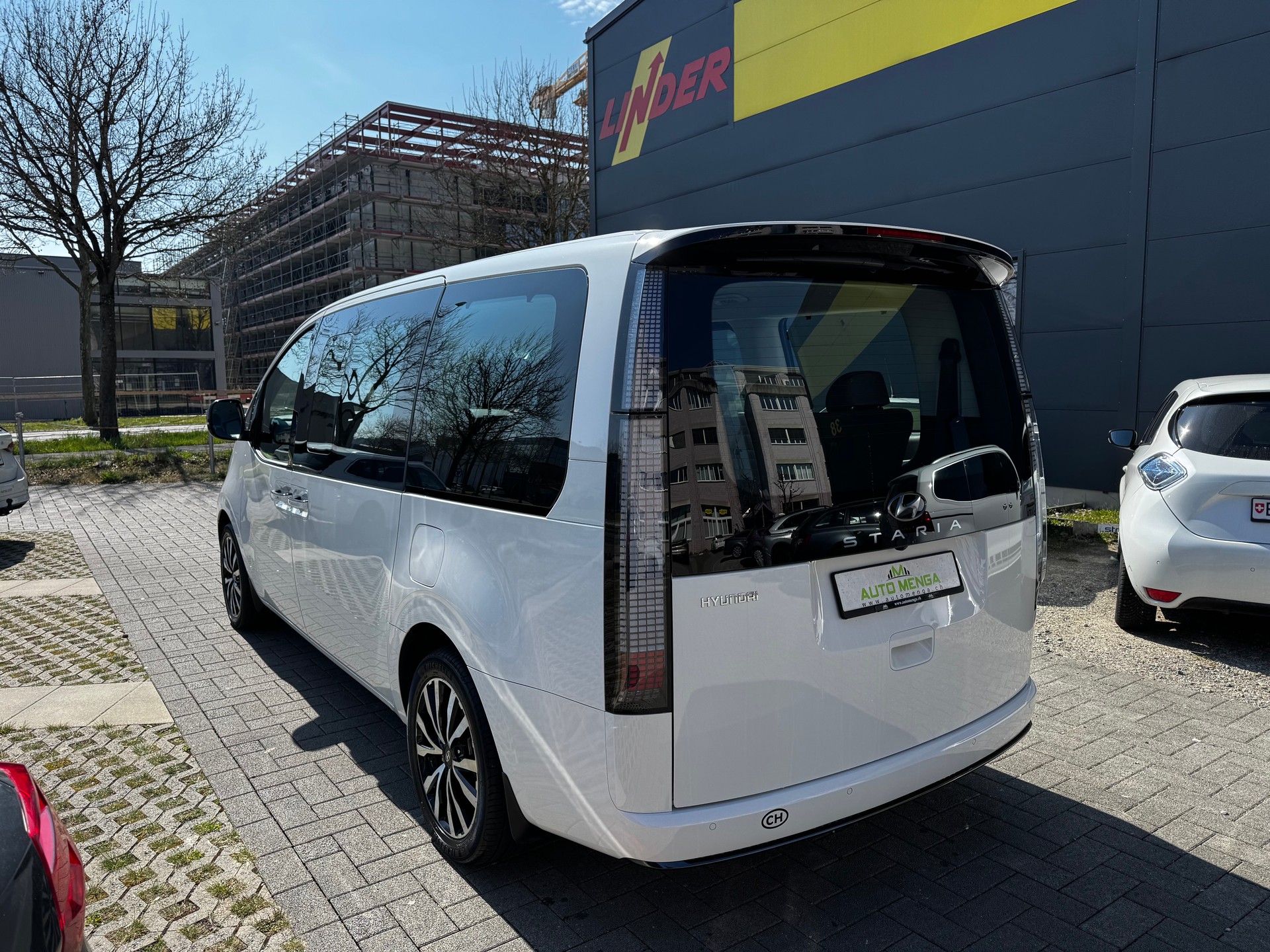 HYUNDAI Staria Premium 2.2 CRDi Amplia A-image-6