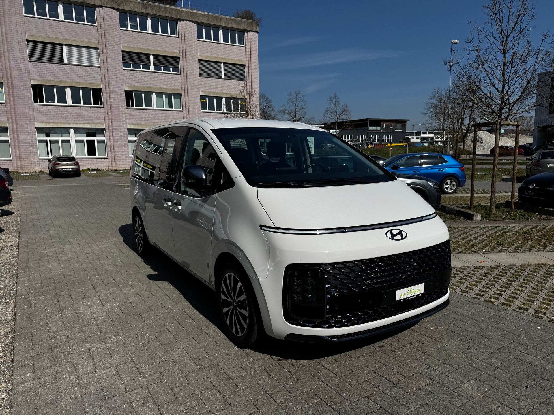 HYUNDAI Staria Premium 2.2 CRDi Amplia A-image-2