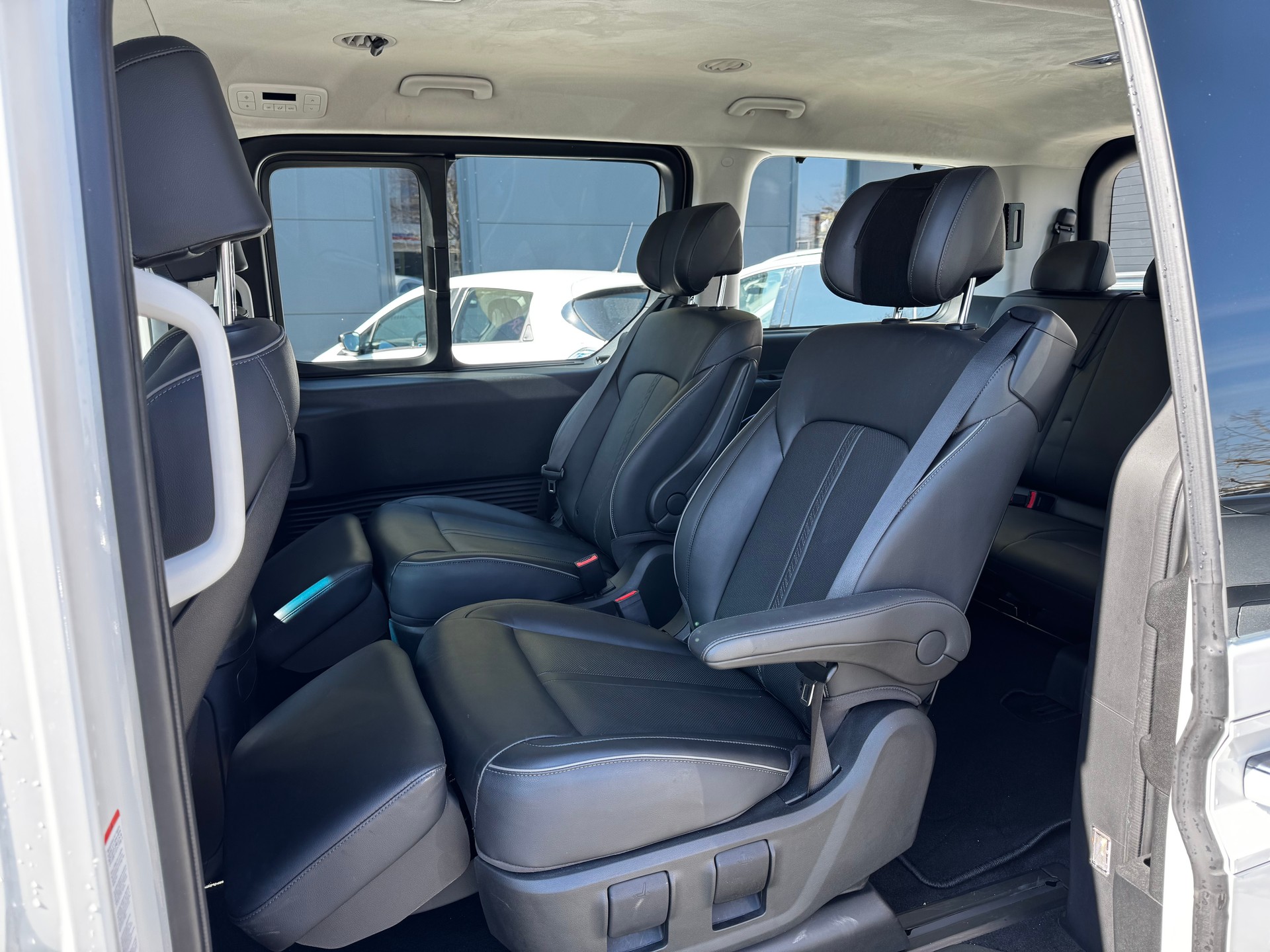 HYUNDAI Staria Premium 2.2 CRDi Amplia A-image-9