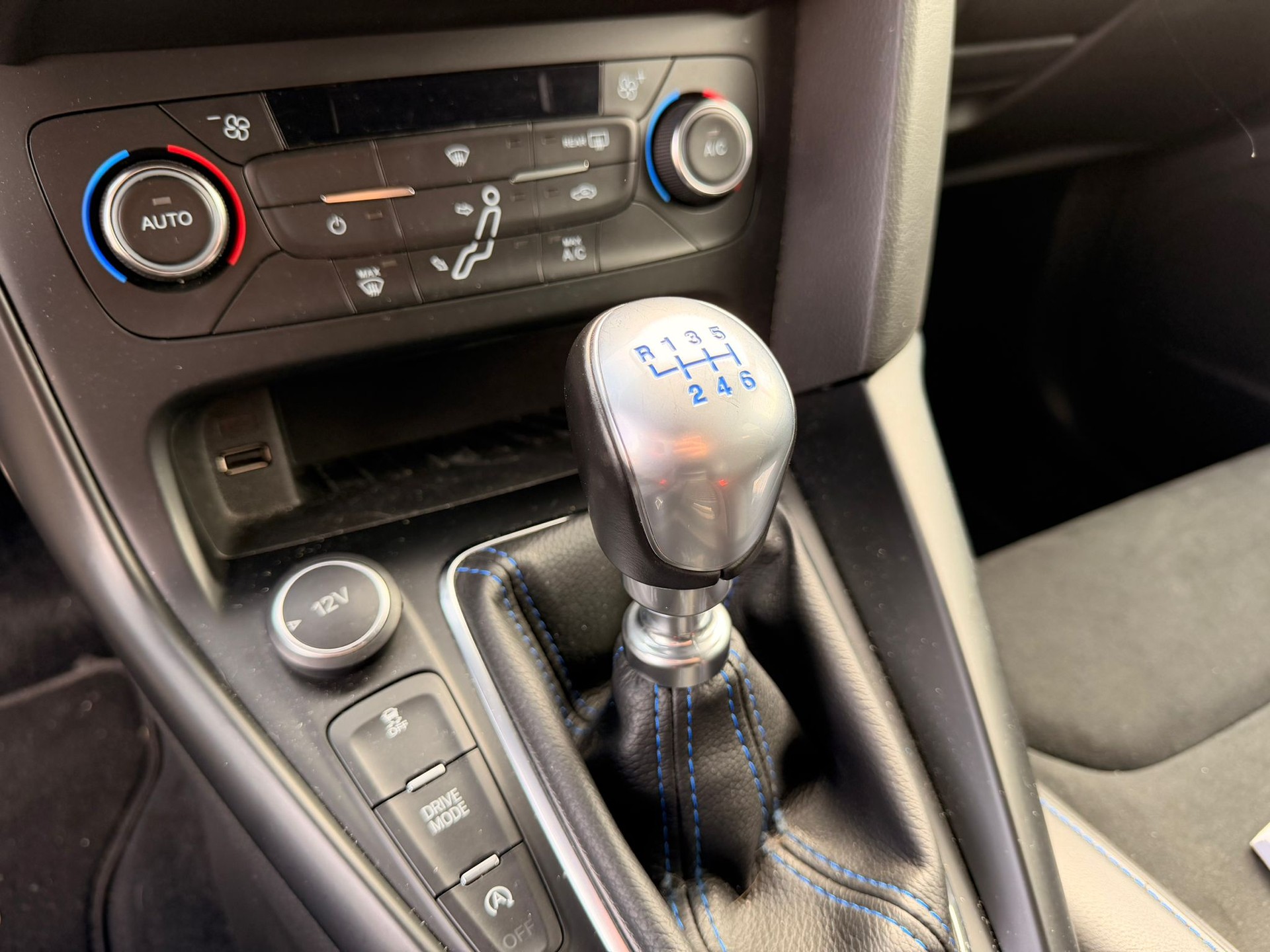 FORD Focus 2.3 EcoBoost RS AWD-image-18