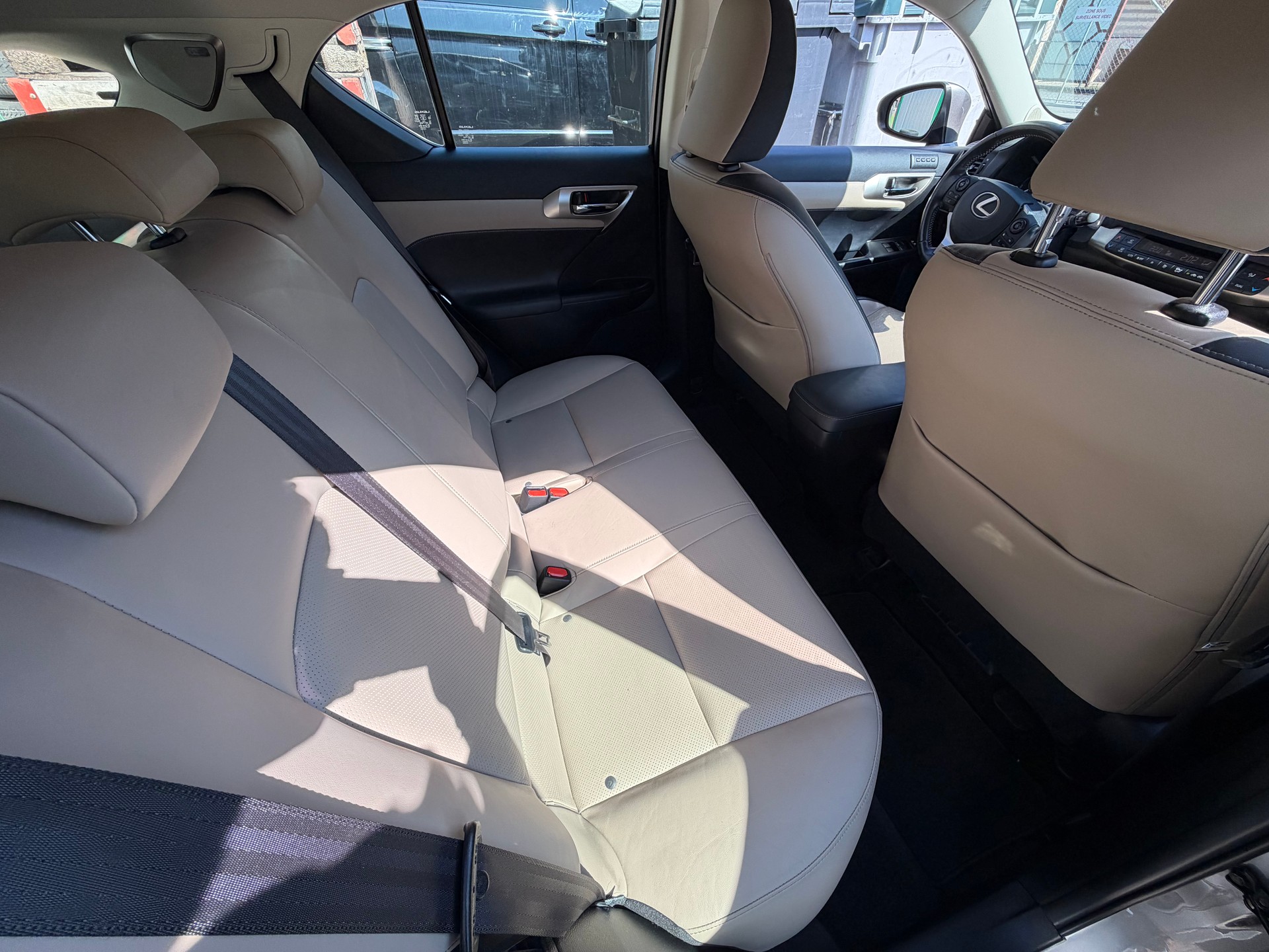 LEXUS CT 200h 1.8 excellence CVT-image-9