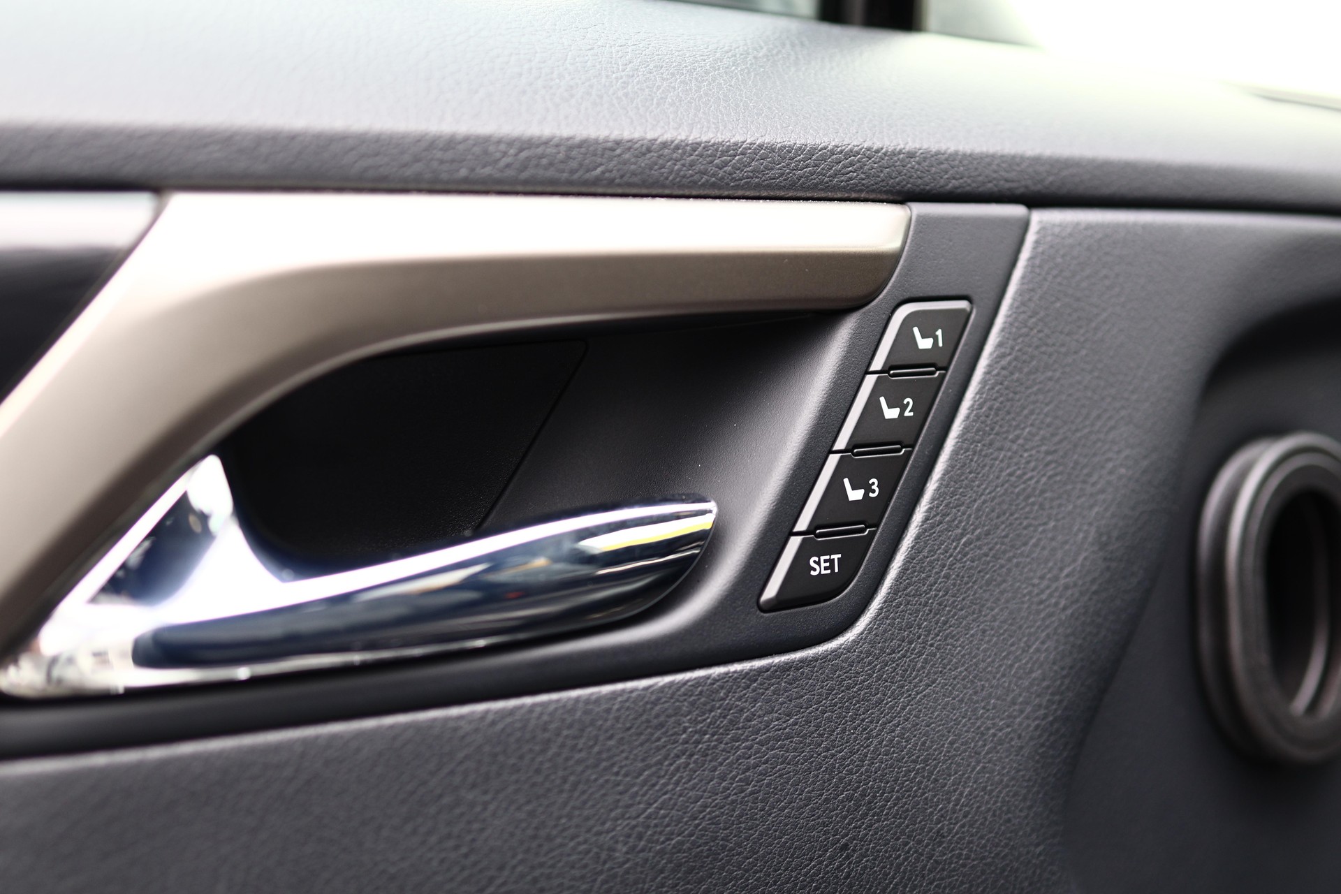 LEXUS RX 450h Comfort * AKTIVIERTE LEXUS GARANTIE * HHC BESTANDEN *-image-26