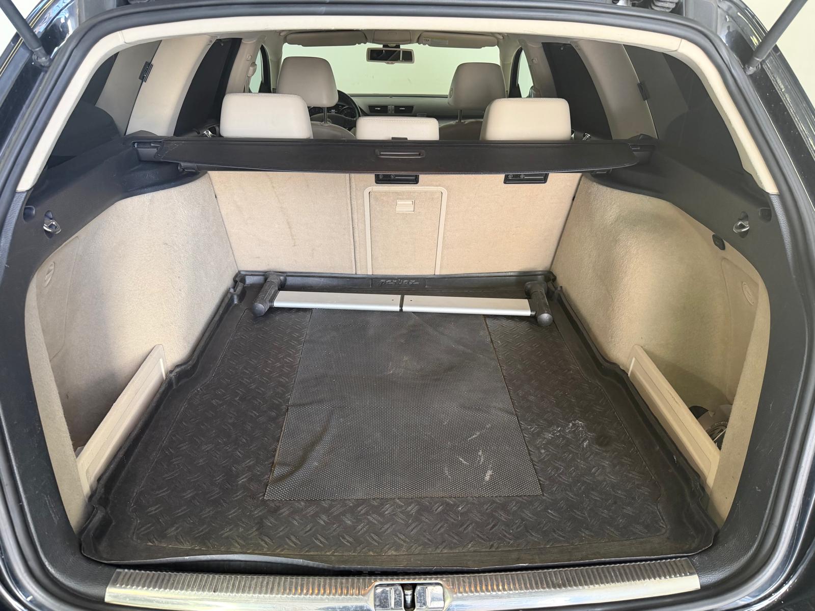 VW Passat Variant 2.0 FSI Highline 4Motion-image-11