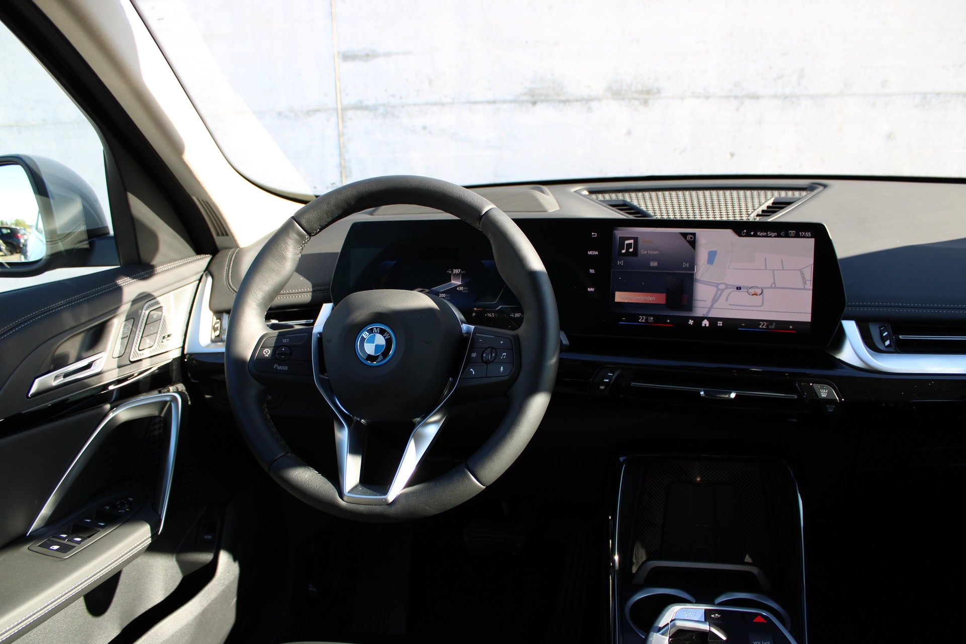 BMW iX1 xDrive 30 xLine-image-13
