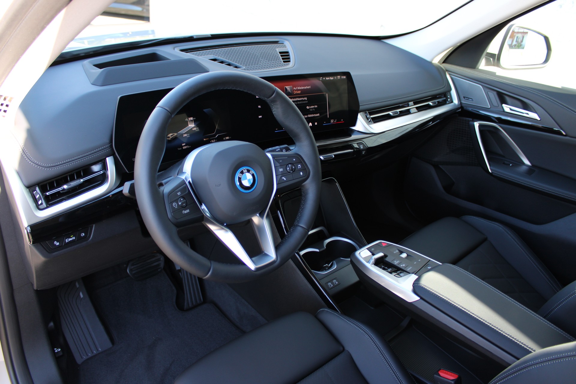 BMW iX1 xDrive 30 xLine-image-9