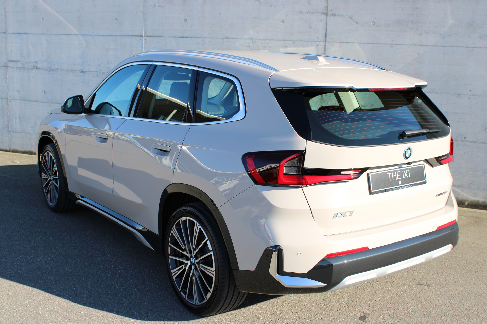 BMW iX1 xDrive 30 xLine-showroom-element-3