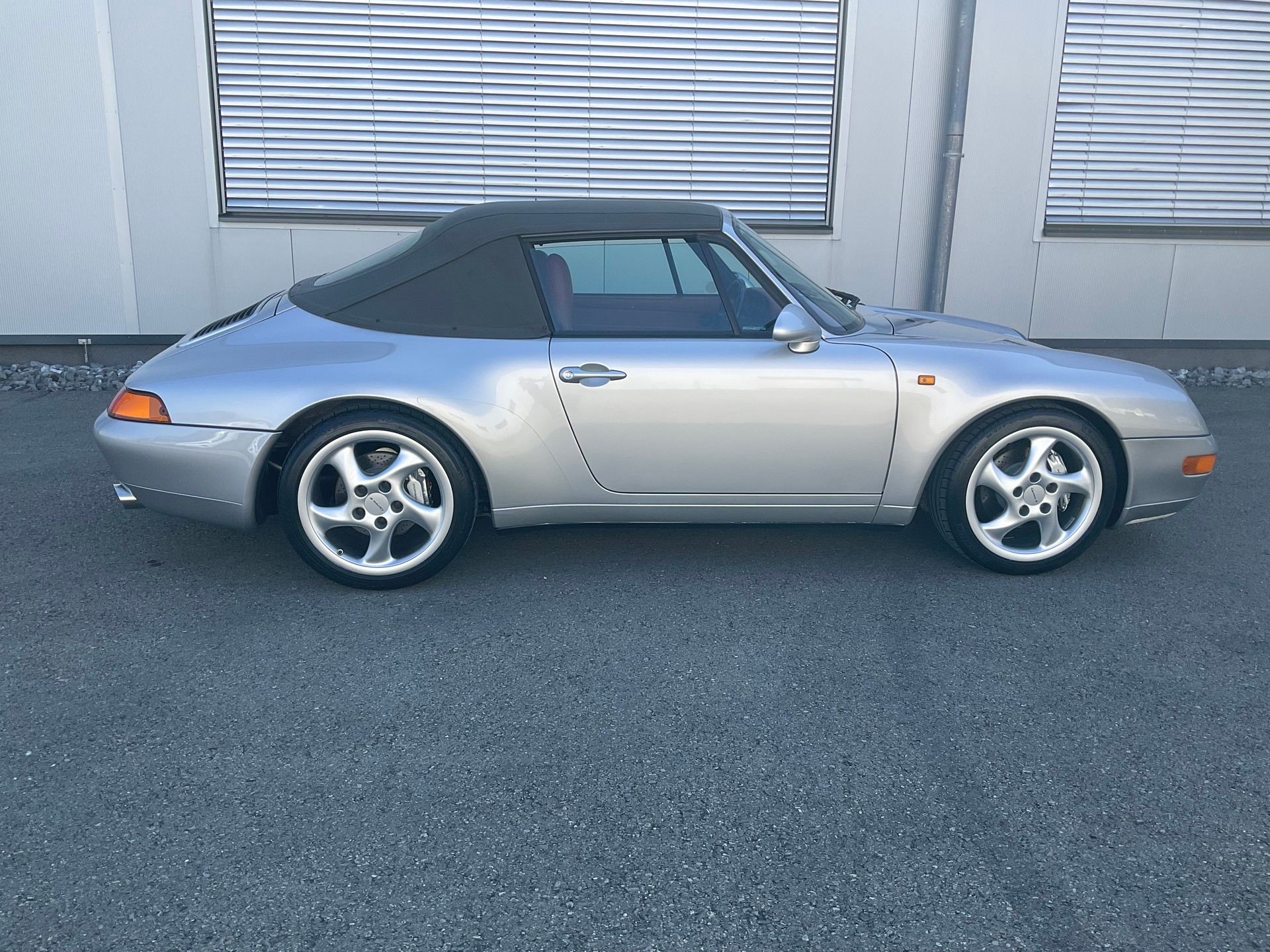 PORSCHE 911 Carrera 4 Cabrio-image-0