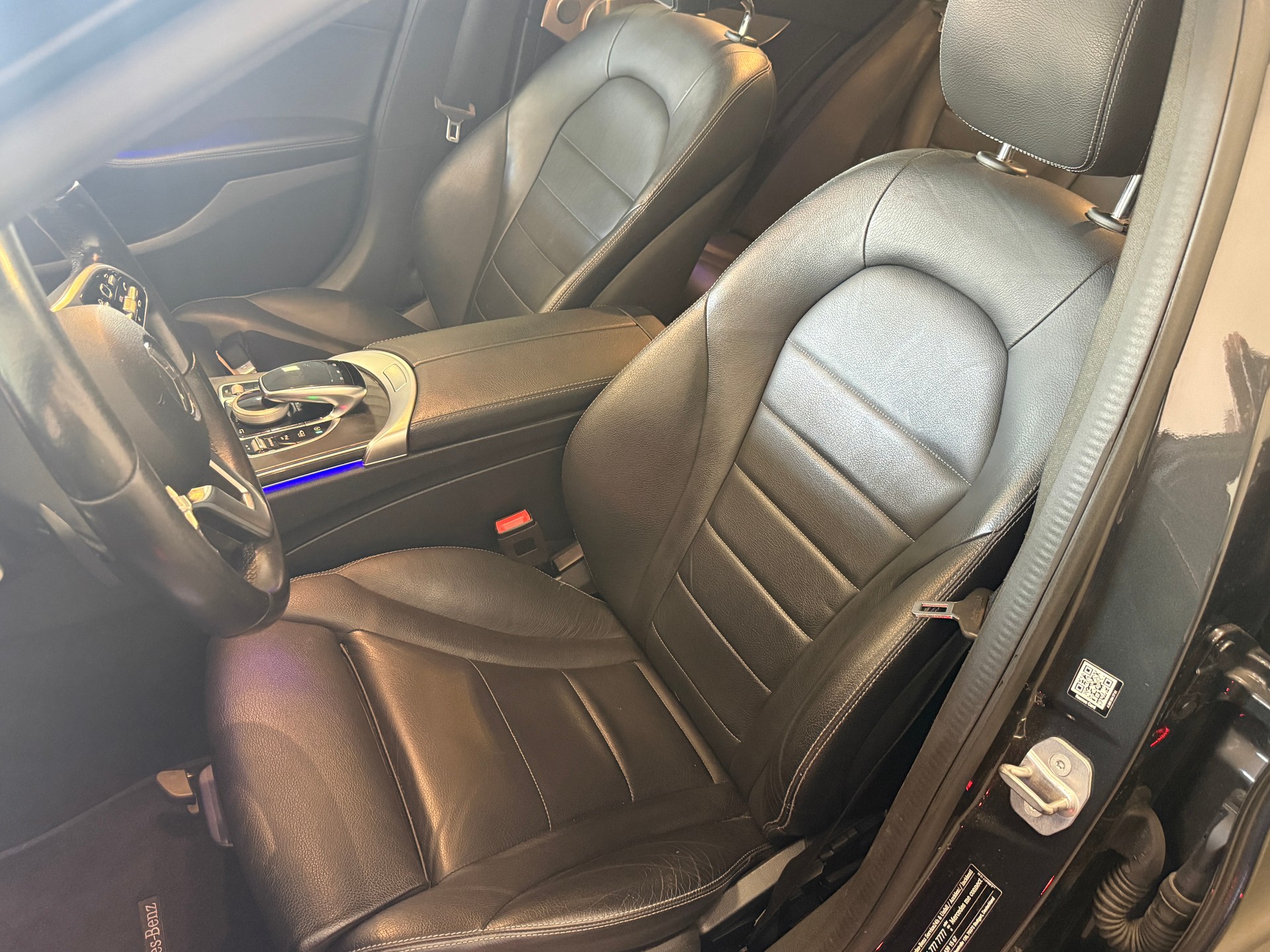 MERCEDES-BENZ C 200 Swiss Star AMG Line 4M 9G-Tronic-image-7