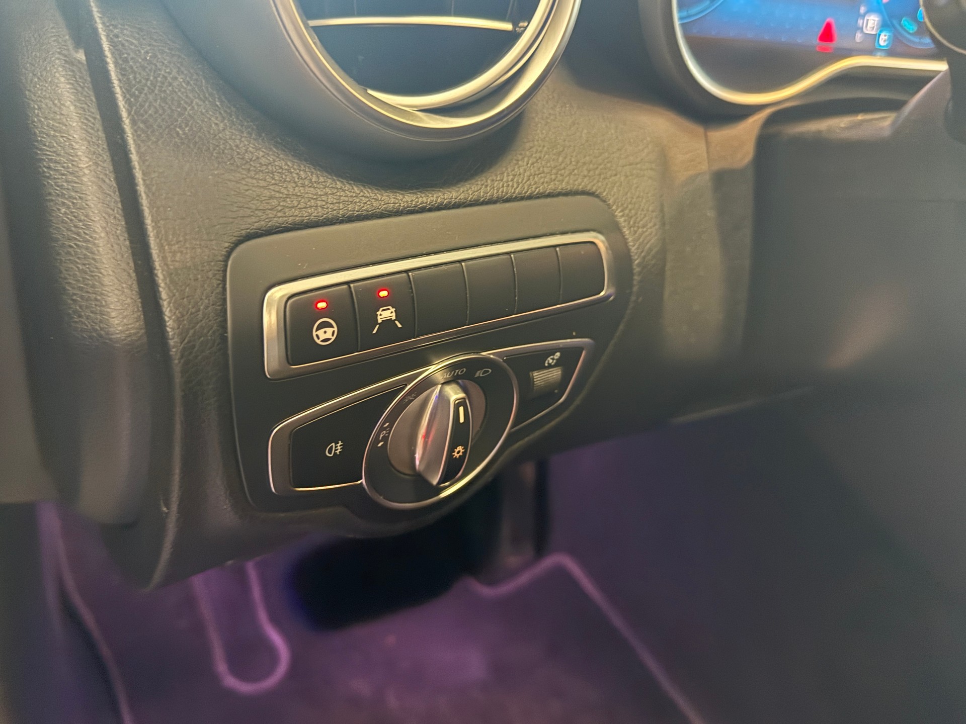 MERCEDES-BENZ C 200 Swiss Star AMG Line 4M 9G-Tronic-image-10