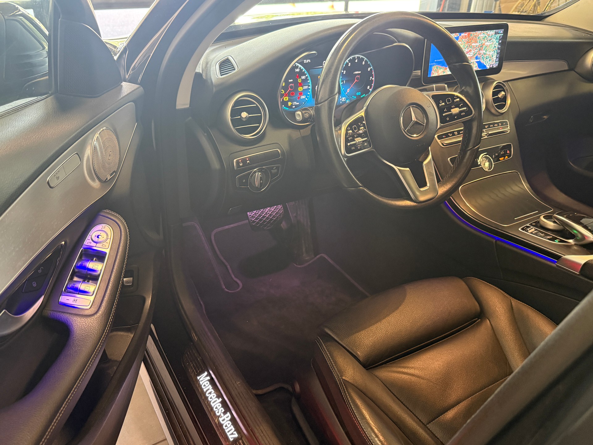 MERCEDES-BENZ C 200 Swiss Star AMG Line 4M 9G-Tronic-image-9