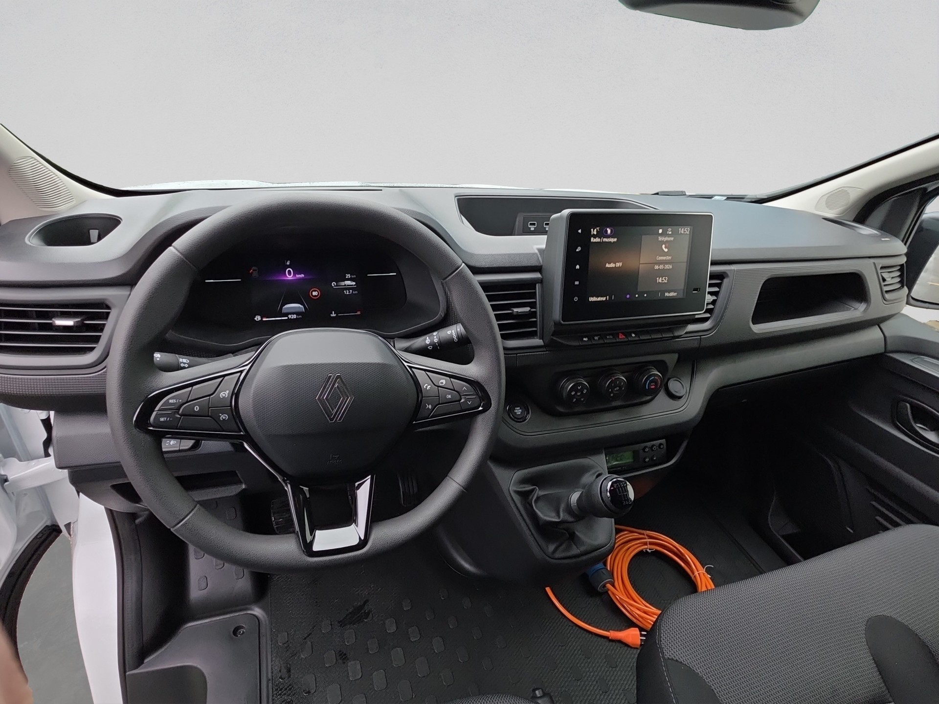 RENAULT Trafic 2.0 Blue dCi110 Pro+ Kuhlfahrzeug L1H1 EN-image-9