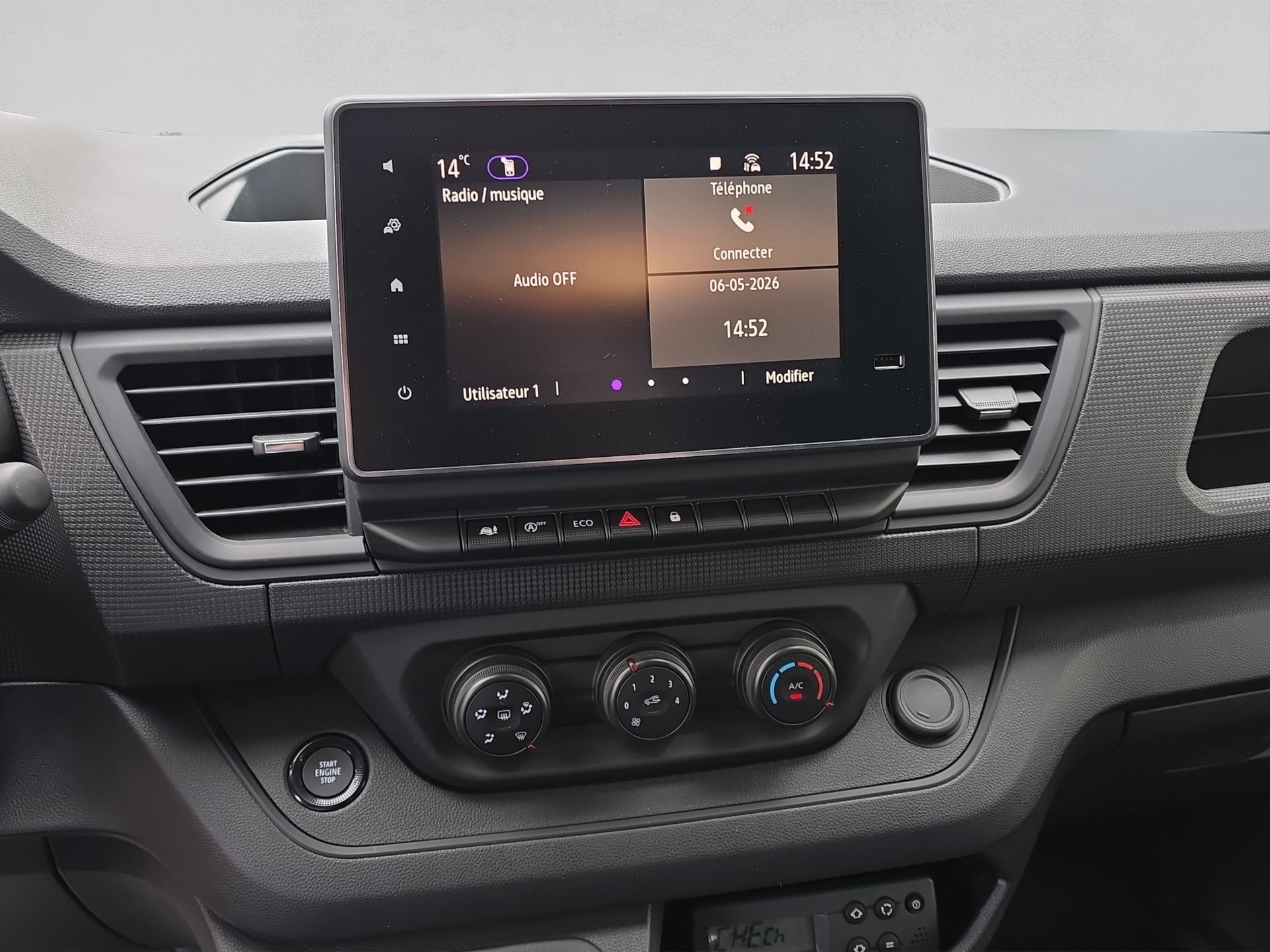 RENAULT Trafic 2.0 Blue dCi110 Pro+ Kuhlfahrzeug L1H1 EN-image-13