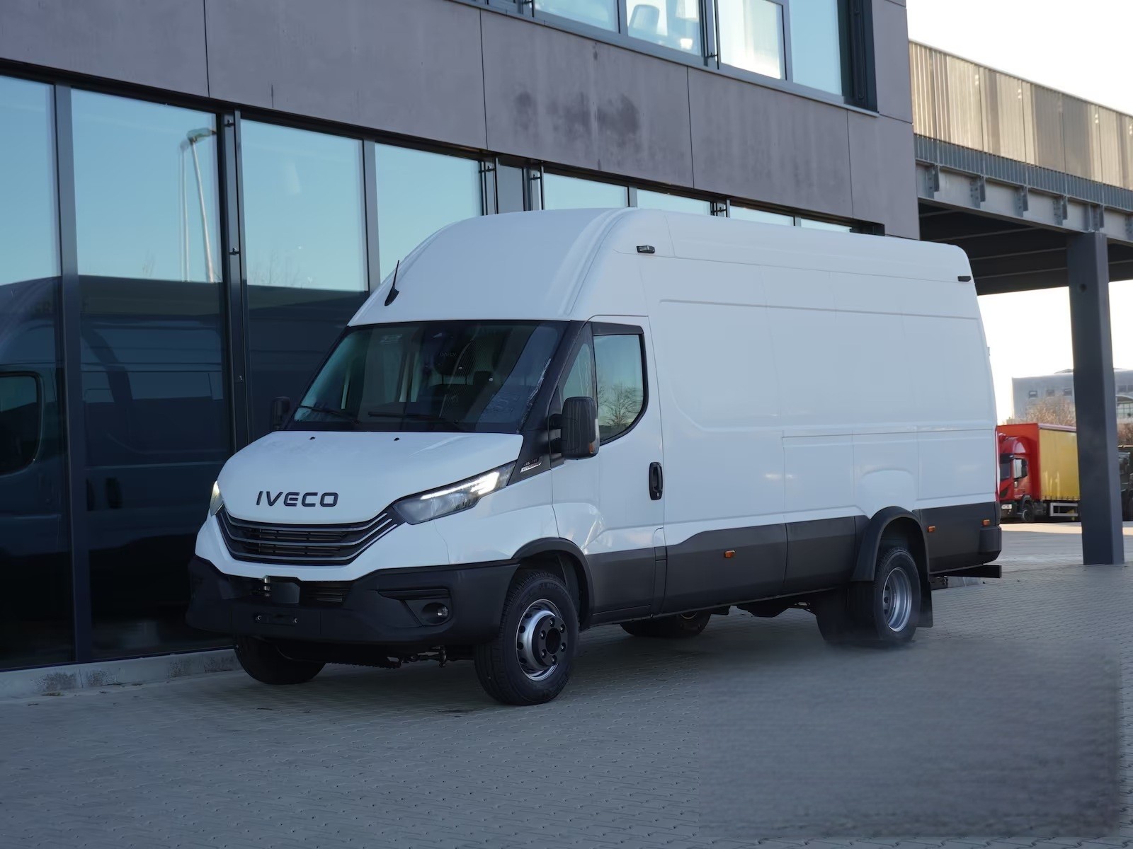IVECO 70 C 18H A8 mit Holzboden und AHK-image-0
