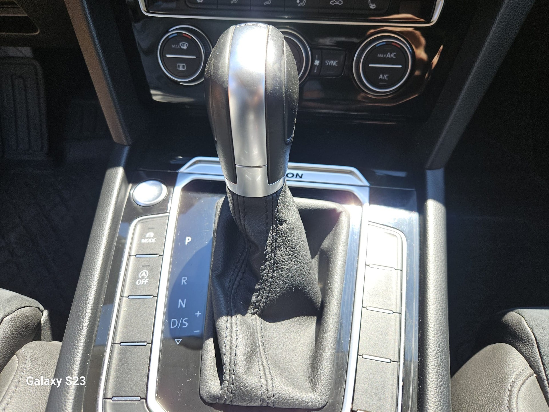 VW Passat Variant 2.0 TDI BMT Highline DSG 4Motion-image-10