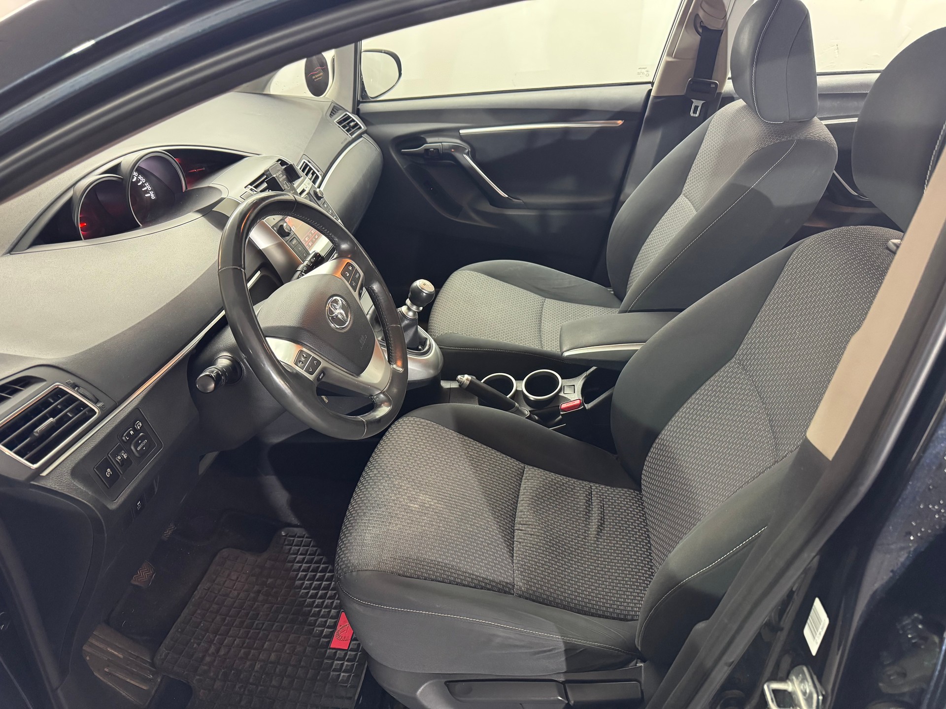 TOYOTA Verso 1.8 Sol 7 Sitze-image-8