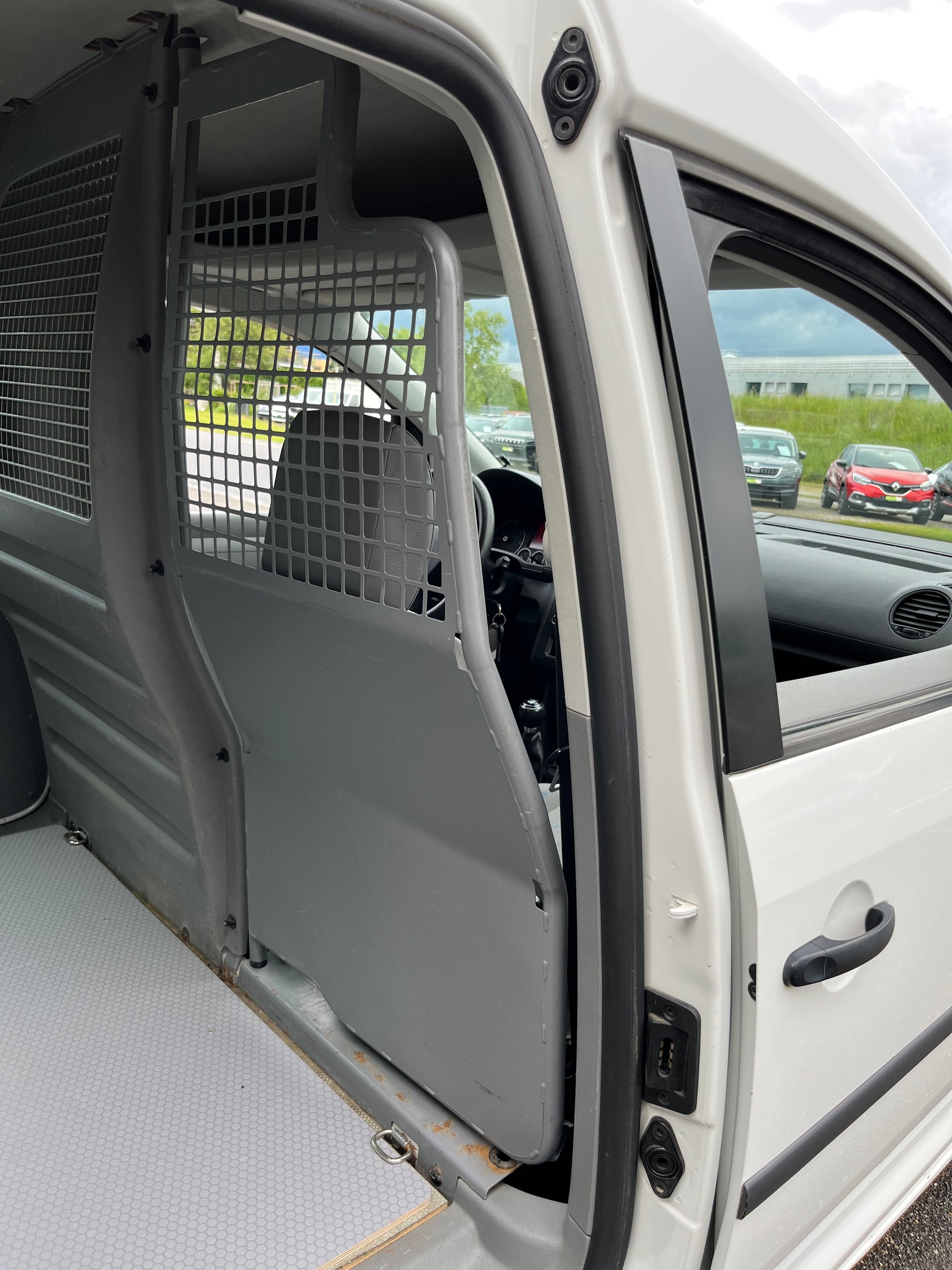 VW Caddy 1.9TDI PD 4Motion+++FRISCH AB MFK+++ANHÄNGERKUPPLUNG 1500KG+++-image-7