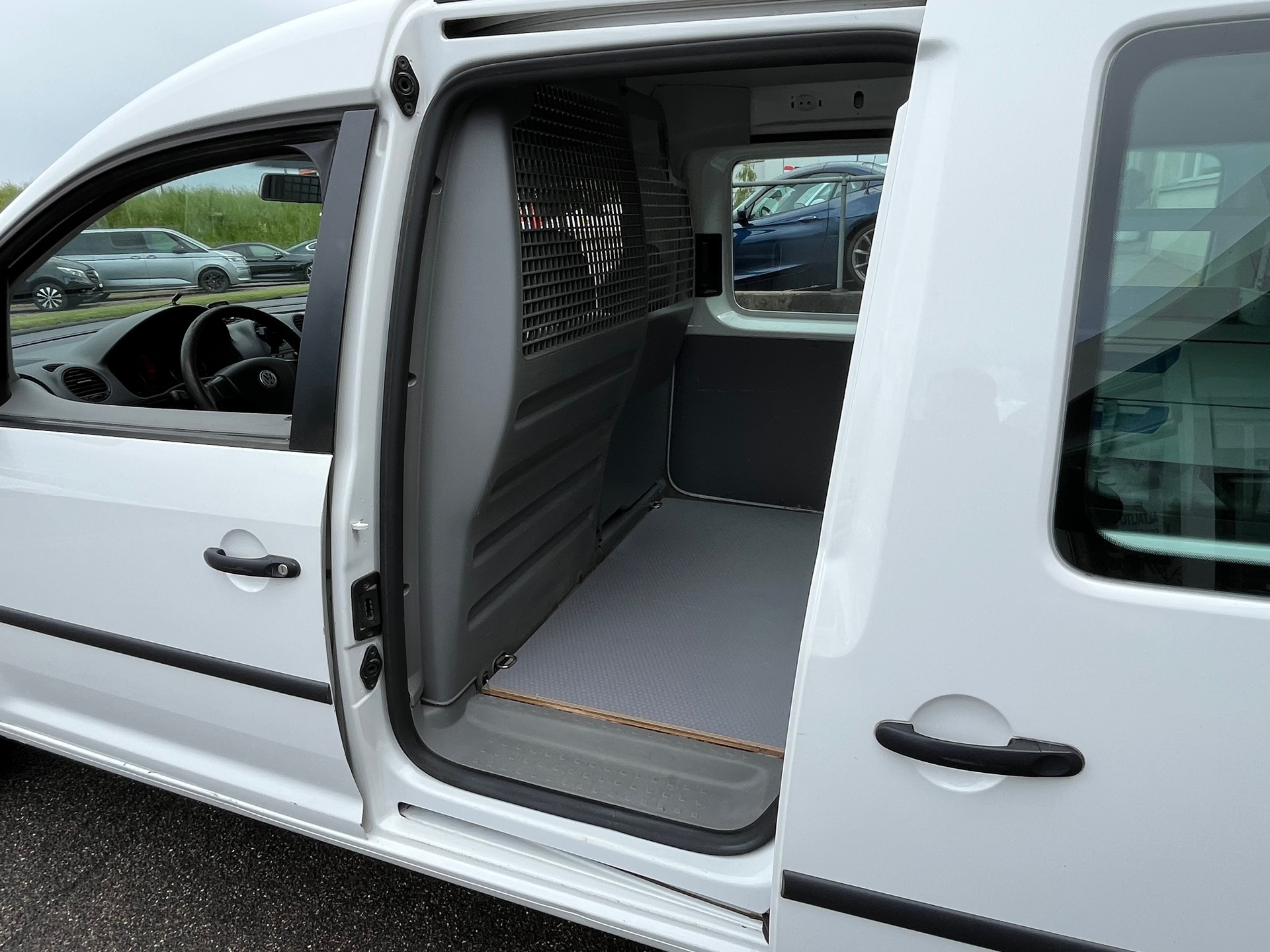 VW Caddy 1.9TDI PD 4Motion+++FRISCH AB MFK+++ANHÄNGERKUPPLUNG 1500KG+++-image-6
