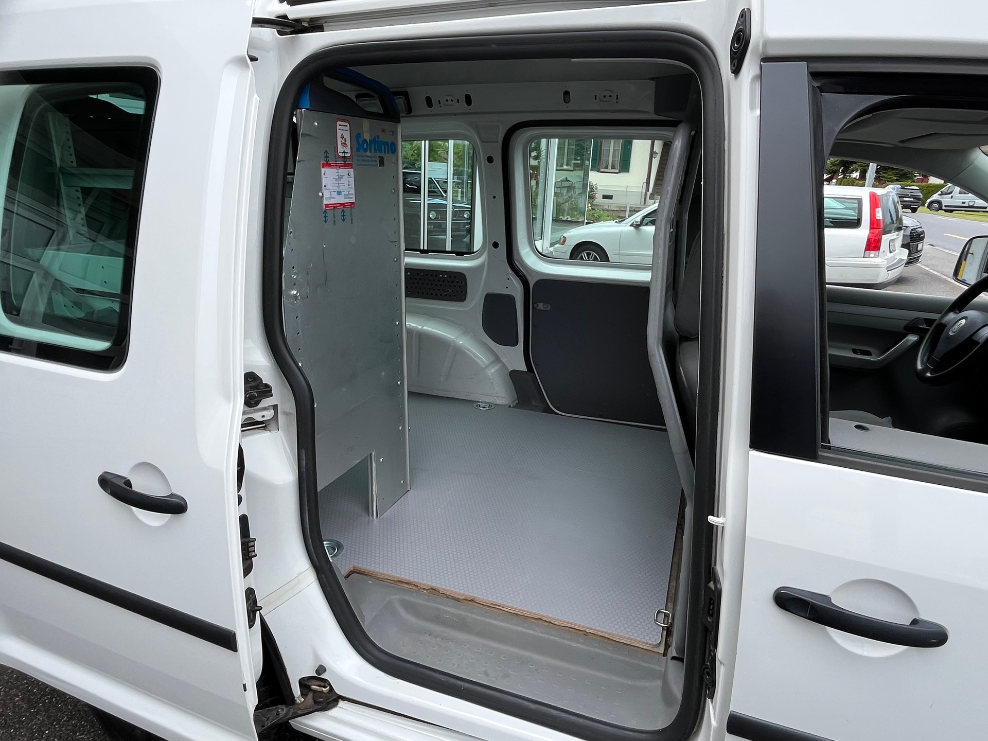VW Caddy 1.9TDI PD 4Motion+++FRISCH AB MFK+++ANHÄNGERKUPPLUNG 1500KG+++-image-5