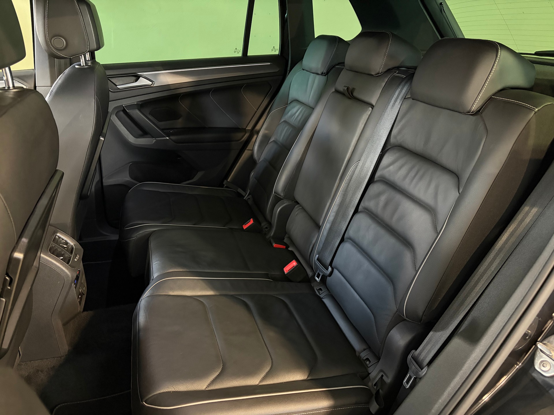 VW Tiguan 2.0TSI Highline 4Motion DSG***R-Line***-image-5