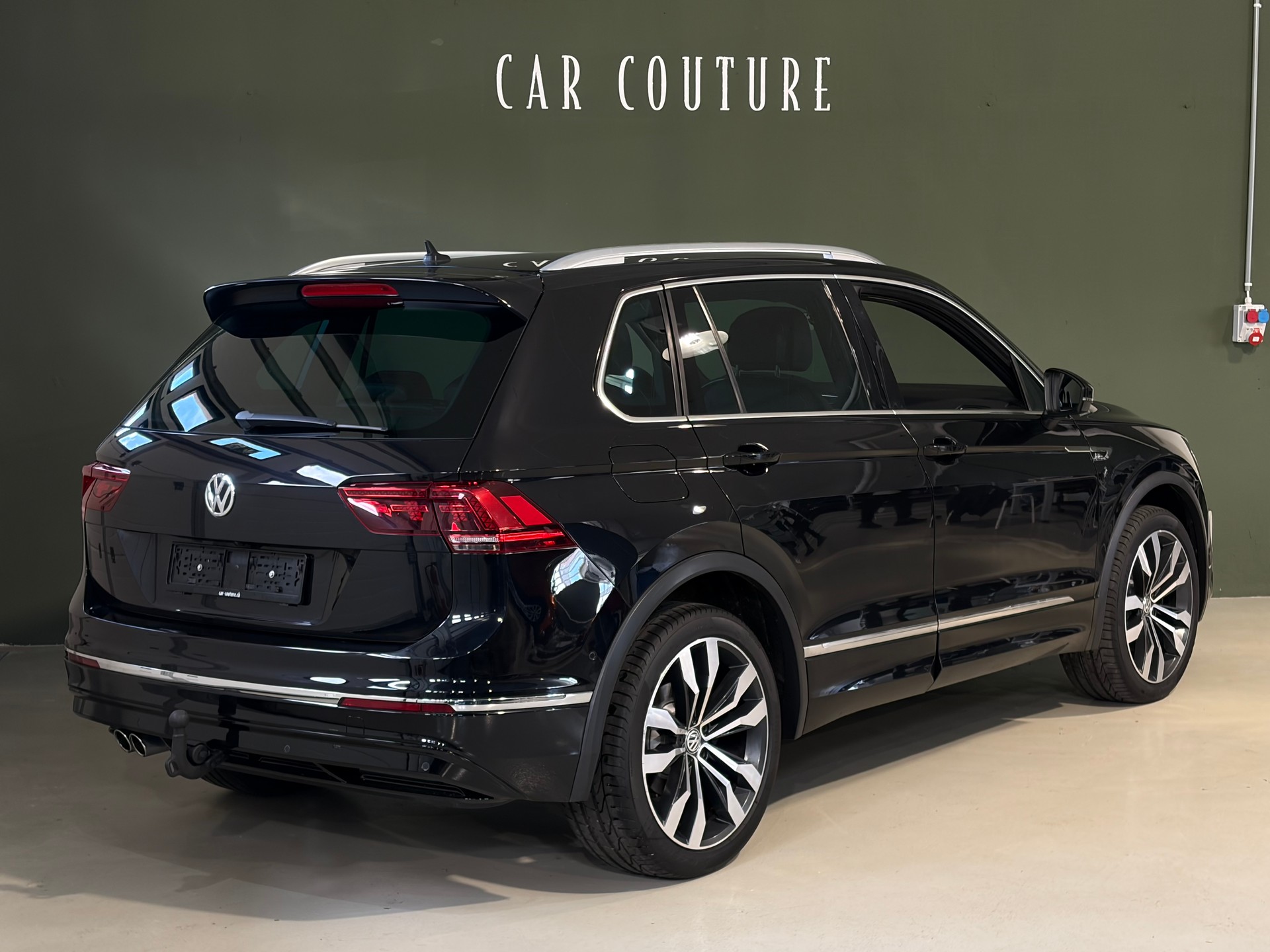 VW Tiguan 2.0TSI Highline 4Motion DSG***R-Line***-image-4
