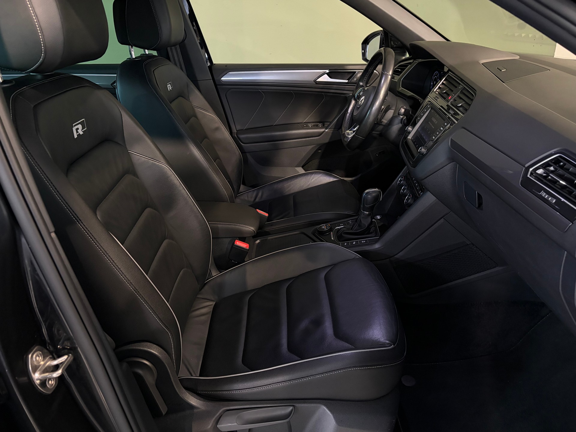 VW Tiguan 2.0TSI Highline 4Motion DSG***R-Line***-image-8