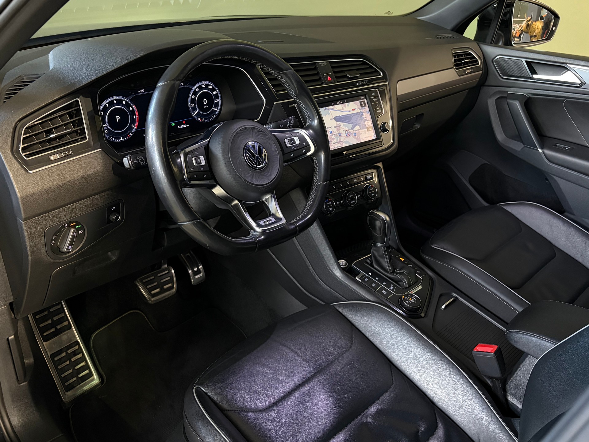 VW Tiguan 2.0TSI Highline 4Motion DSG***R-Line***-image-23