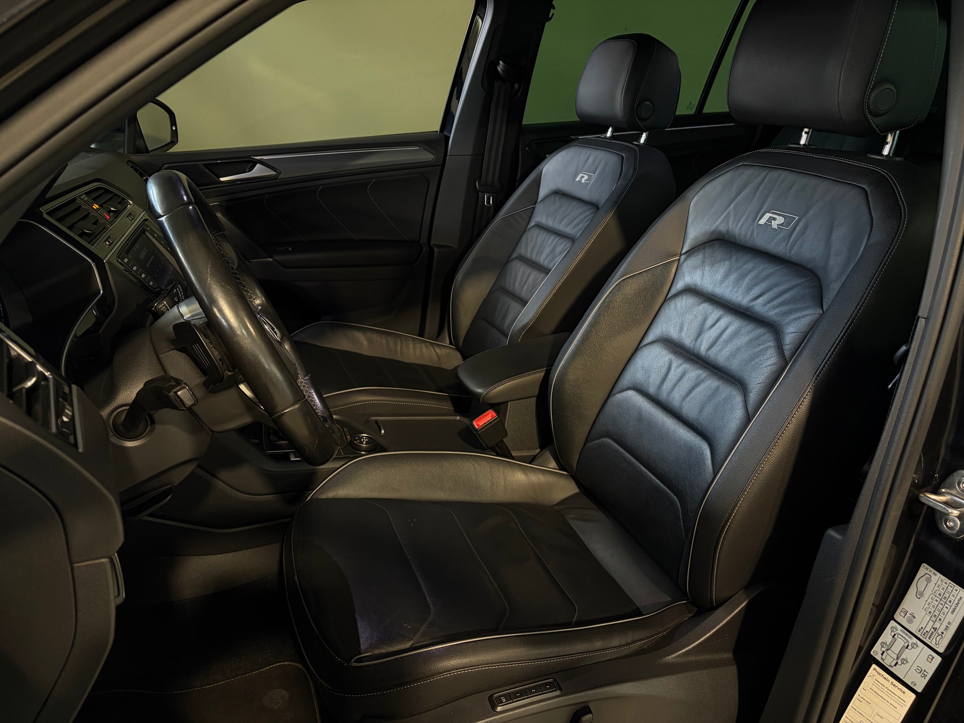 VW Tiguan 2.0TSI Highline 4Motion DSG***R-Line***-image-3