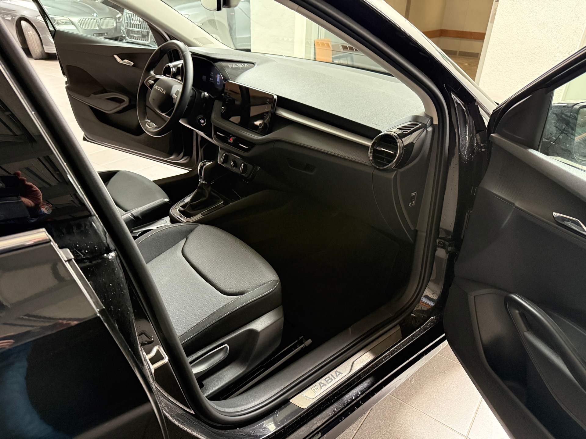 SKODA Fabia 1.0 TSI Dynamic DSG-image-13