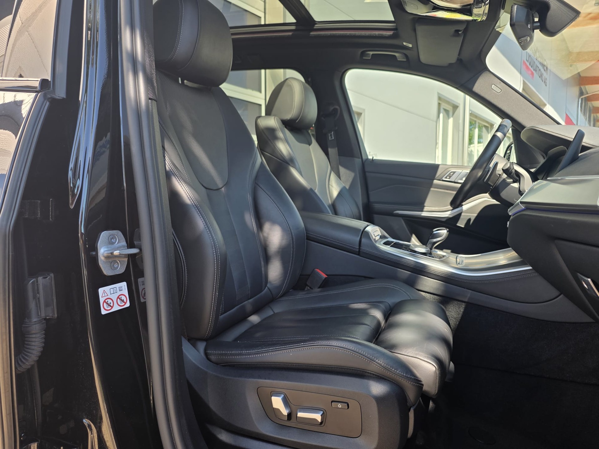 BMW X5 xDrive 48V 30d M Sport ** BLACK EDITION - ASSIZENT PAKET -PANORMA - DISZANSCHEIBEN -FRONT LIPPE - SOFT LOSE - ADAPRIVE LED **-image-9