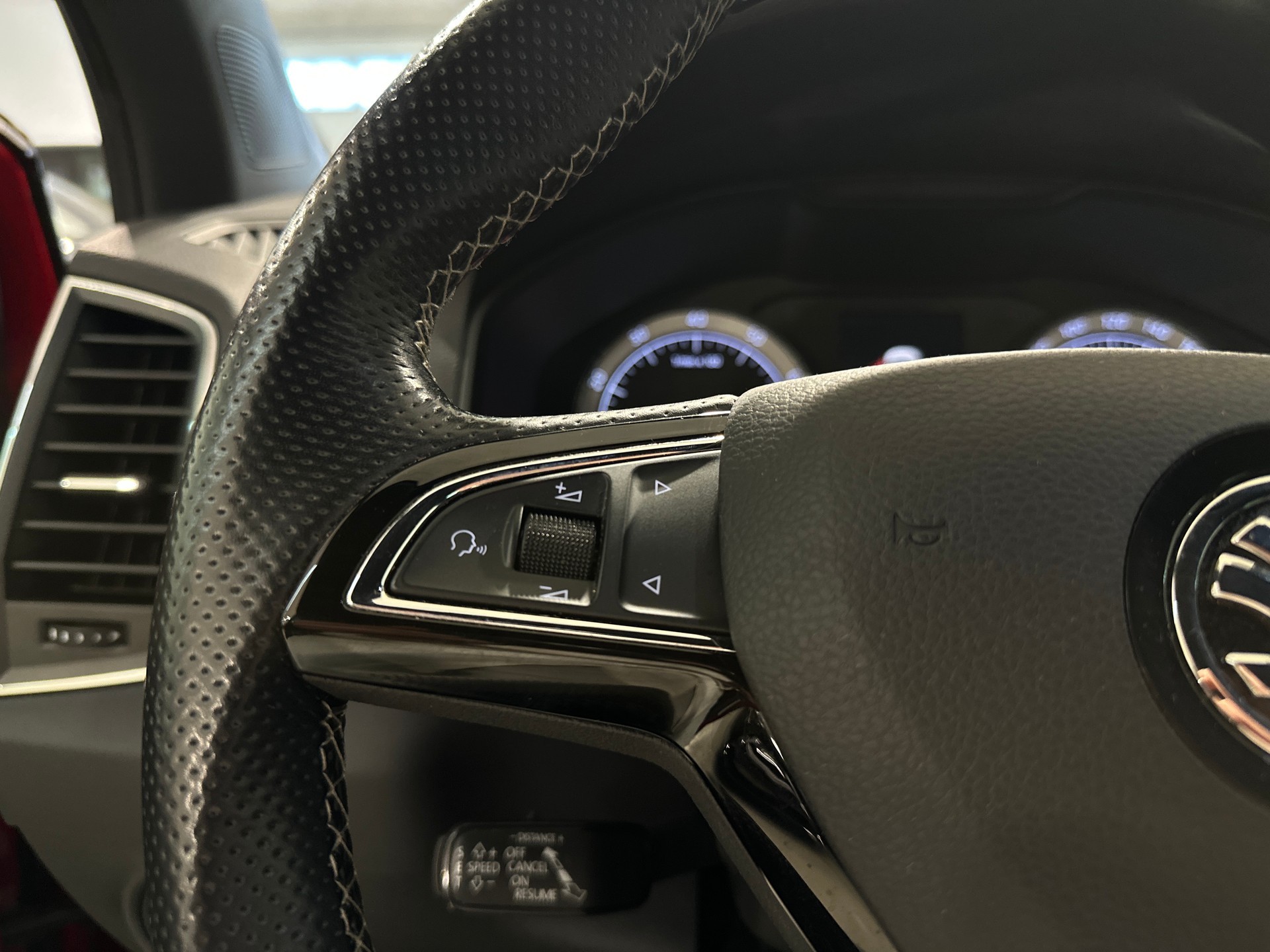 SKODA Karoq 2.0 TSI SportLine 4x4 DSG-image-27